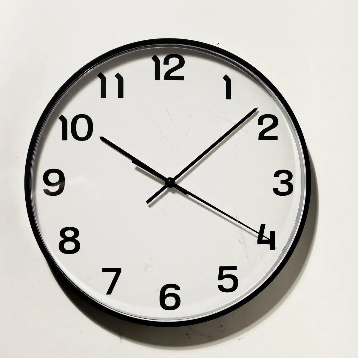 Minimalist Modern Black Round Analog Wall Clock