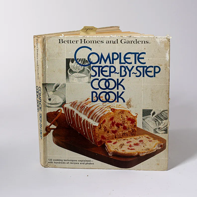 Vintage Complete step-by-step Cookbook - 10" x 9.5" x 1"