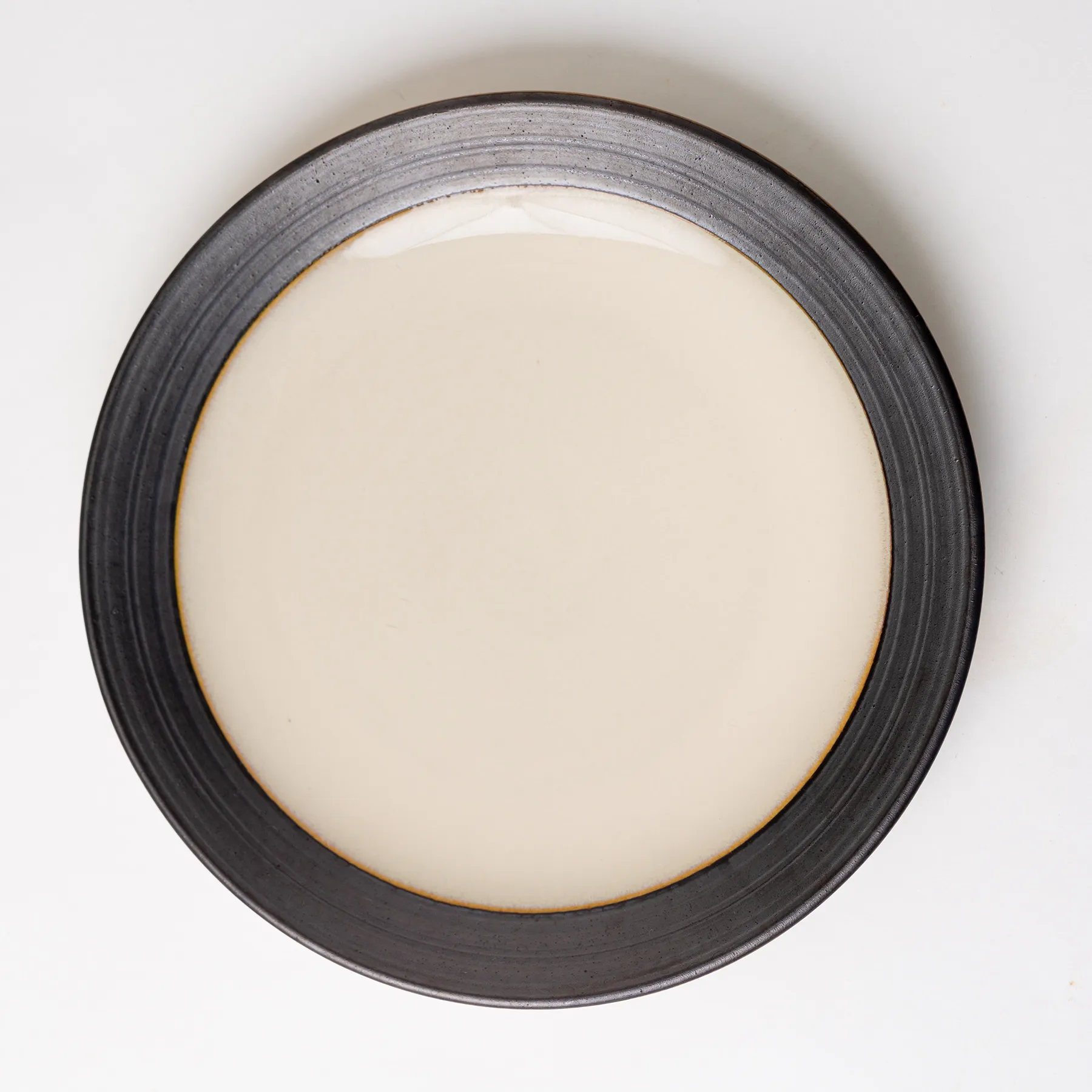 Cream Circle Dinner Plate with Dark Metallic Edge - 8"