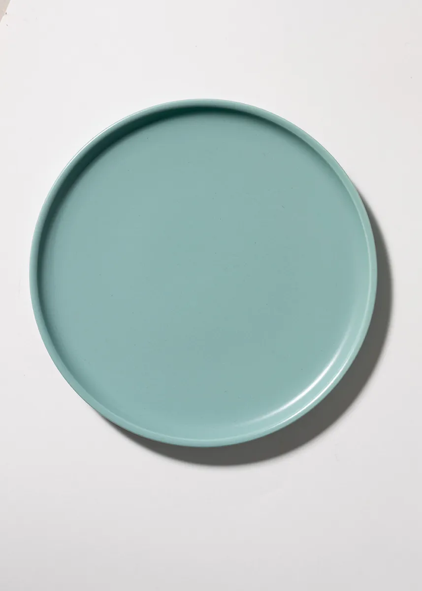 Robins Egg Blue Cramic Salad Plates set of 4 With a lip around the edge Ikea