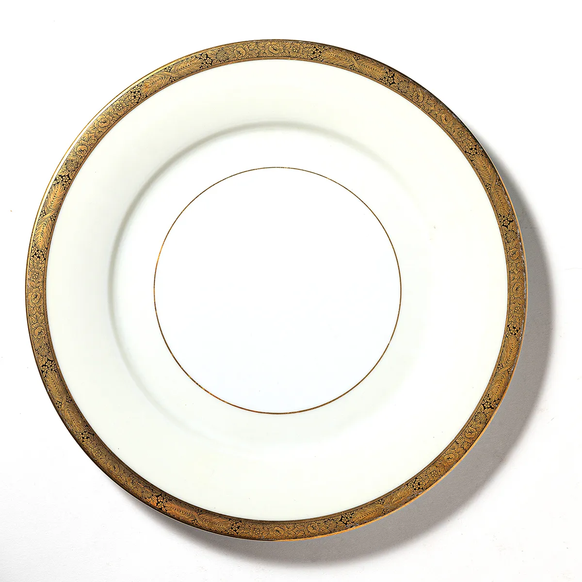 Noritake Dinner Plate in Goldkin with Gold Flowers and Black Outlines on rim