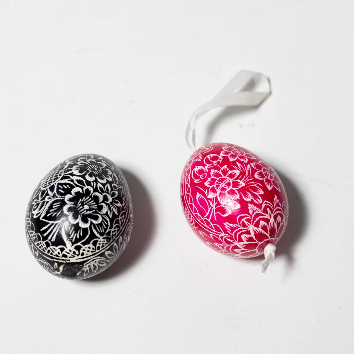 easter egg real chicken egg adorned with traditional scratch technique black or magenta