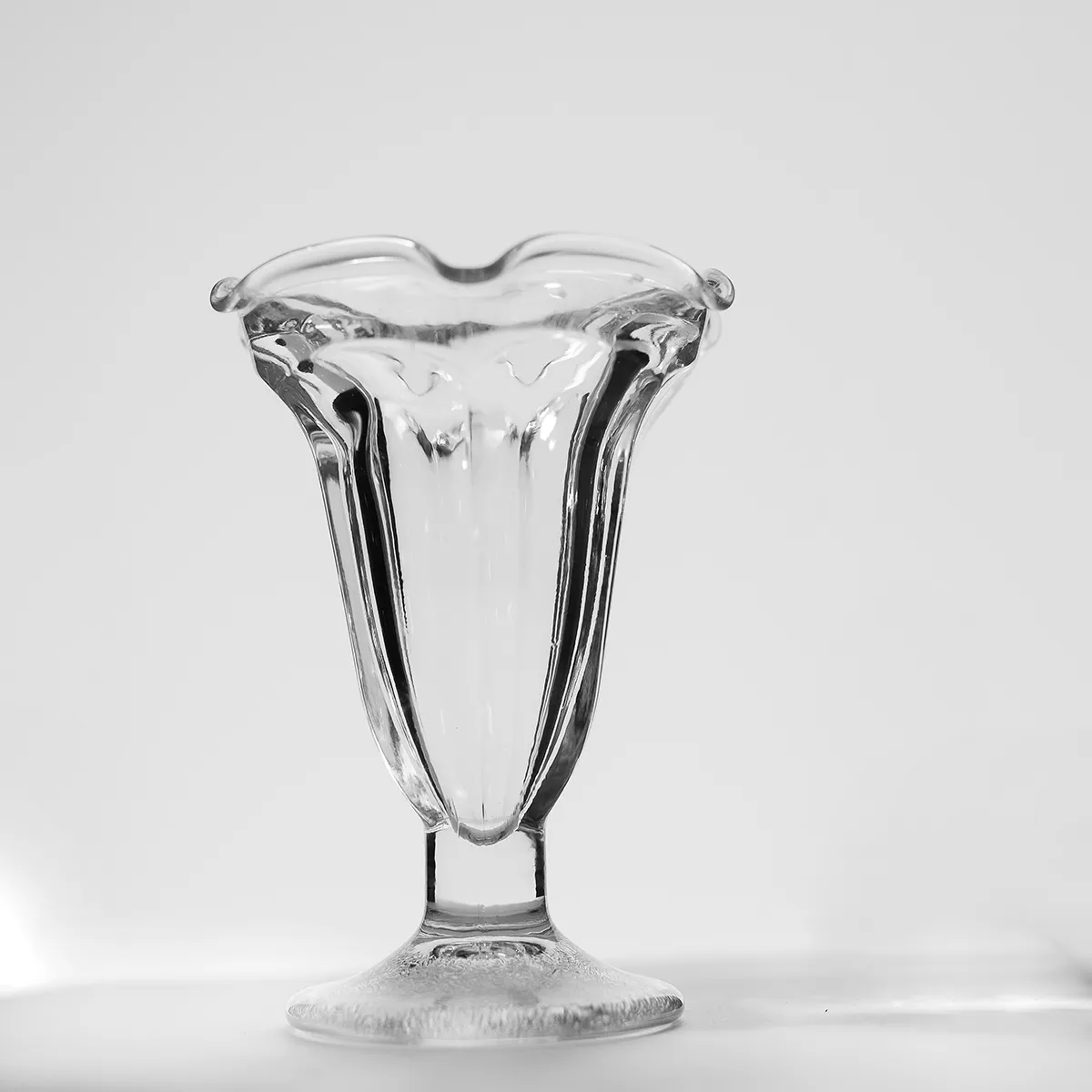 Vintage Dominion Glass Footed Sundae Glass Ice Cream Parker Soda fountain glassware, tulip shaped - 5.75" x 4.25"