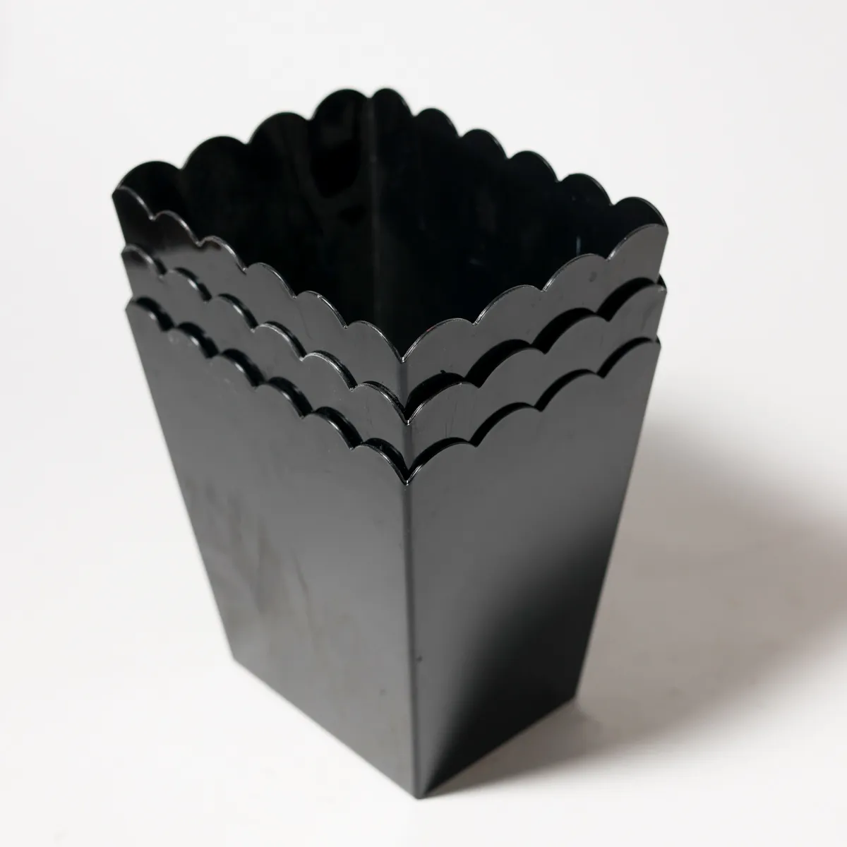 Glossy Black Scalloped Plastic Popcorn Party Container