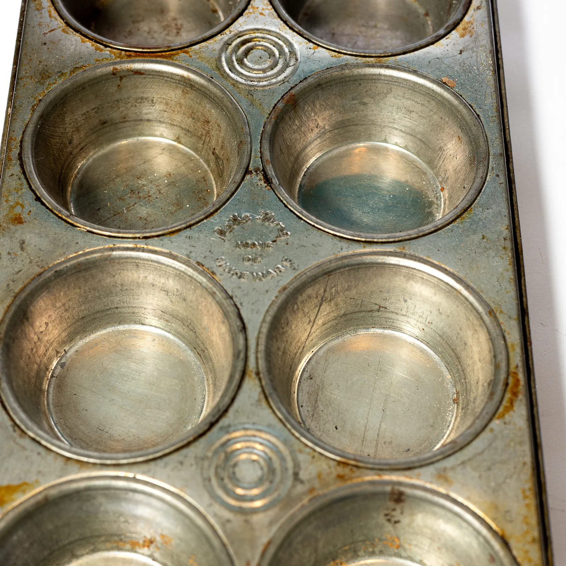 8 cup muffin tin King of Bakeware. Rusty, Patina, Vintage - 13.75" x 7.75"