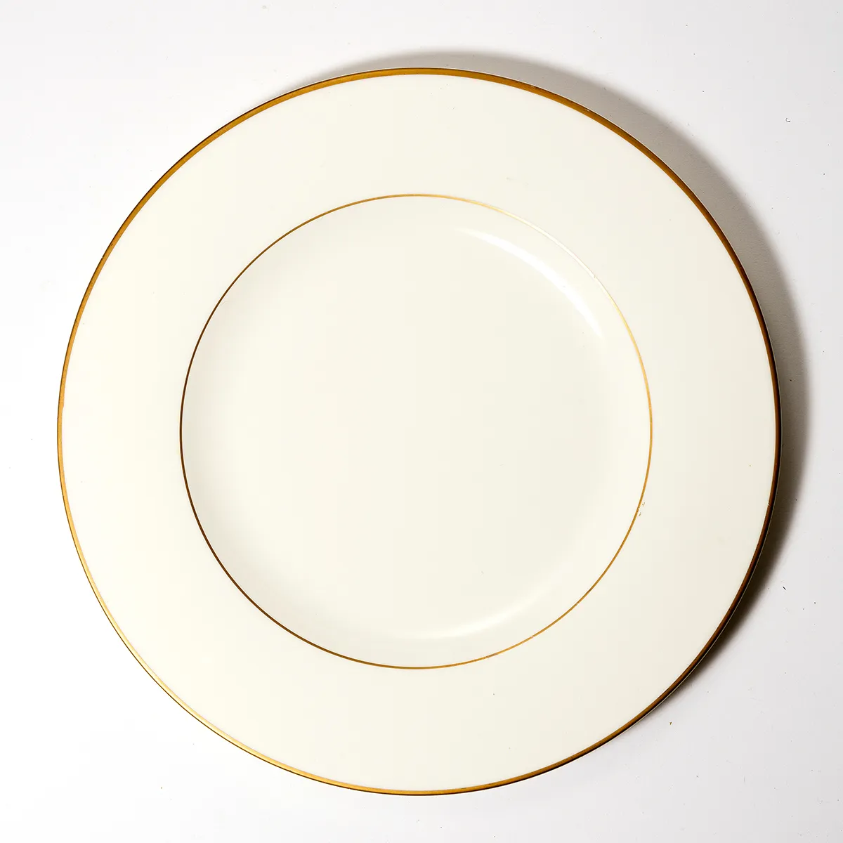 Single Vintage Villery & Boch Charleston Gold Bone China, White Aspen Rim, Gold outline detail - 