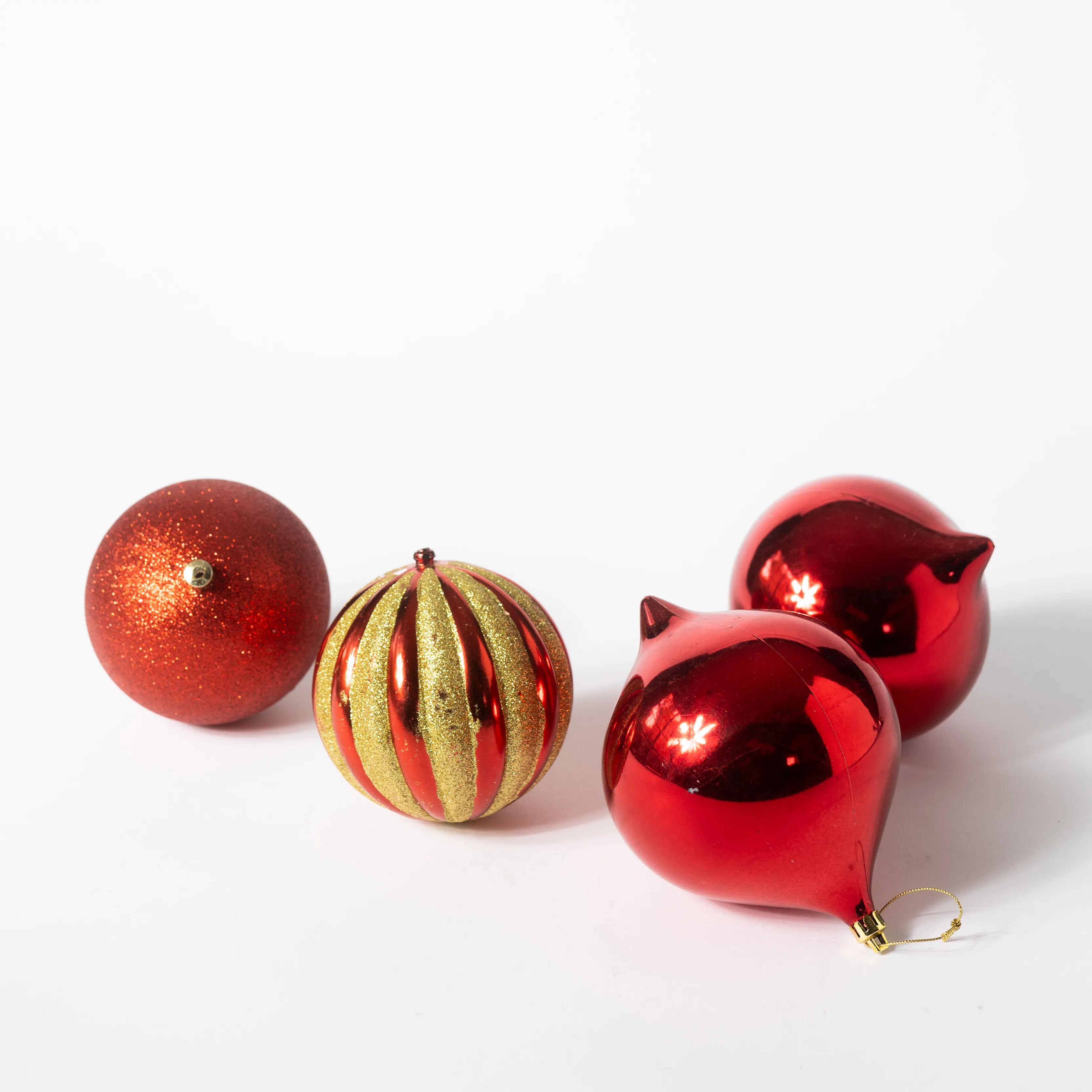 4 Plastic Christmas ornaments - 6.5"