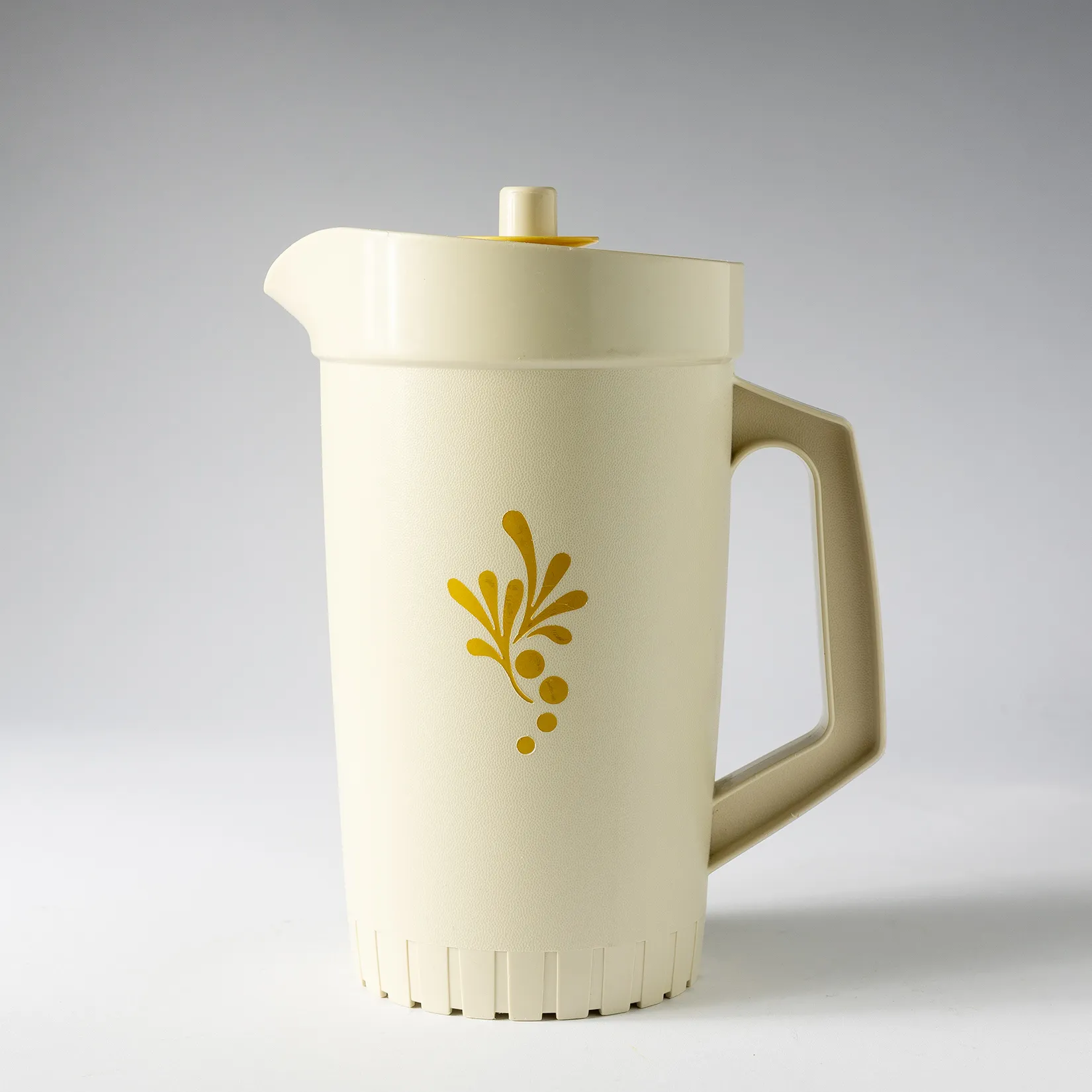 Vintage Tupperware Pitcher with plunger top - 8" x 4"