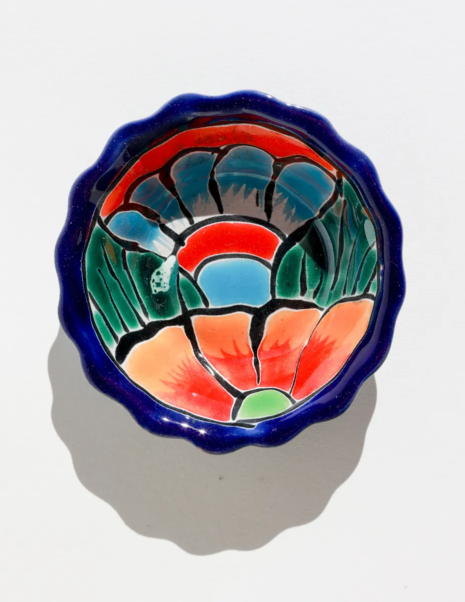 Tiny hand-painted Mexican pottery pinch bowl, Talavera ware