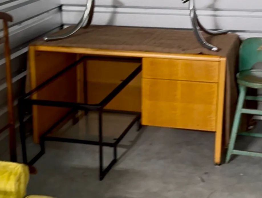 Furniture: 1990 SOLID Wood, Amber office desk, Large surface and rounded edges.