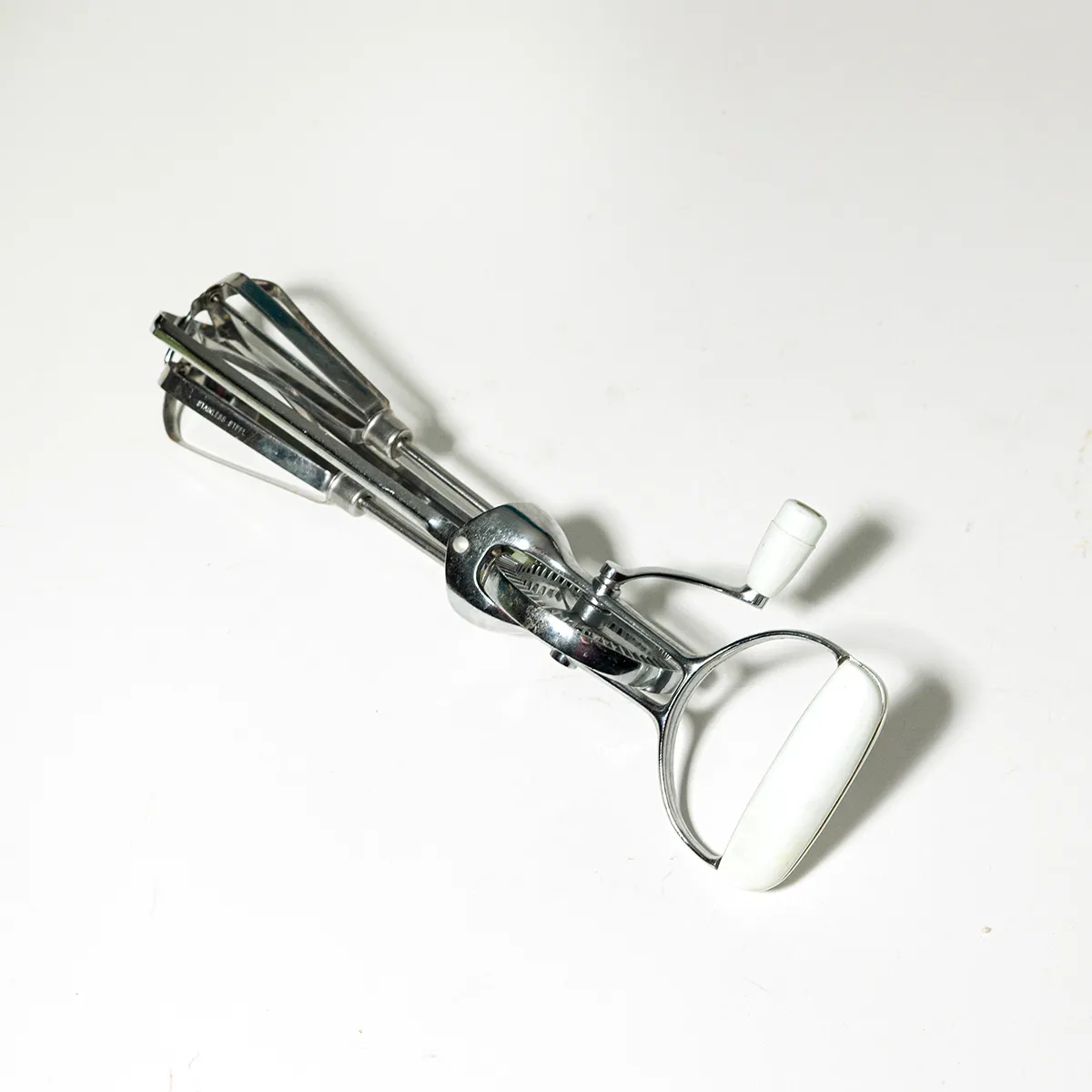 Vintage White Handle Country Heavy Duty Stainless Steel Egg Beater