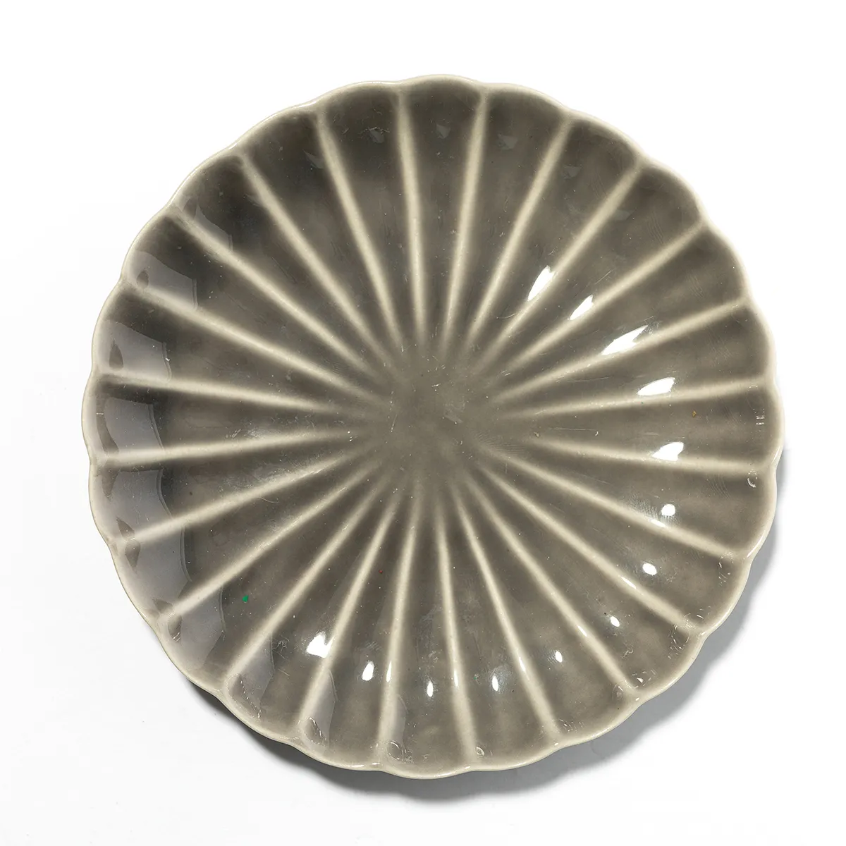Evie Honey Dessert plate Vertical Grooves Chysanthemum Shaped Gray 