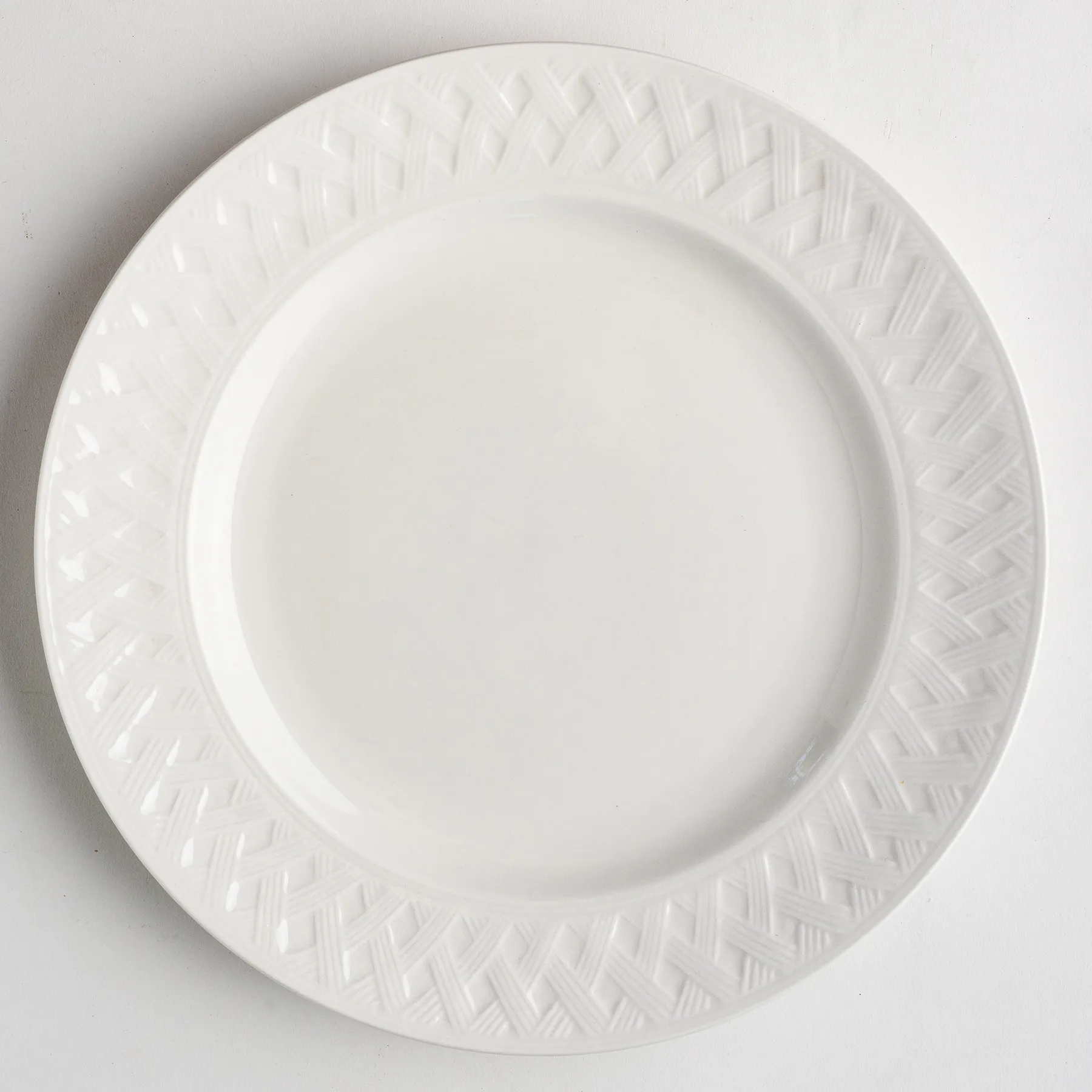 White Dinner Plate Wickered Rim 