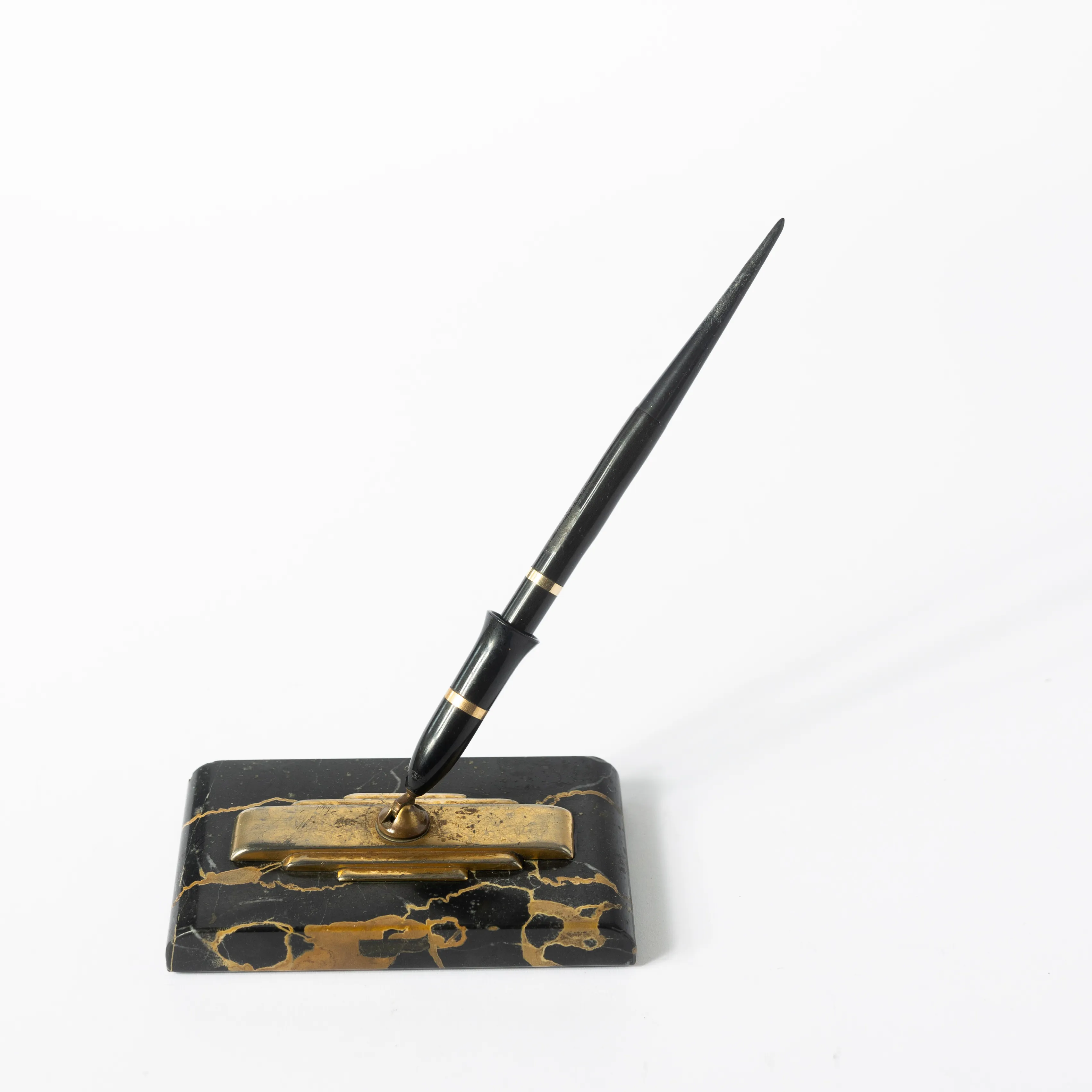 Art Decor Parker Vacumatic Fountain Pen Marble Base with Bras detail - 5.25" x 9"
