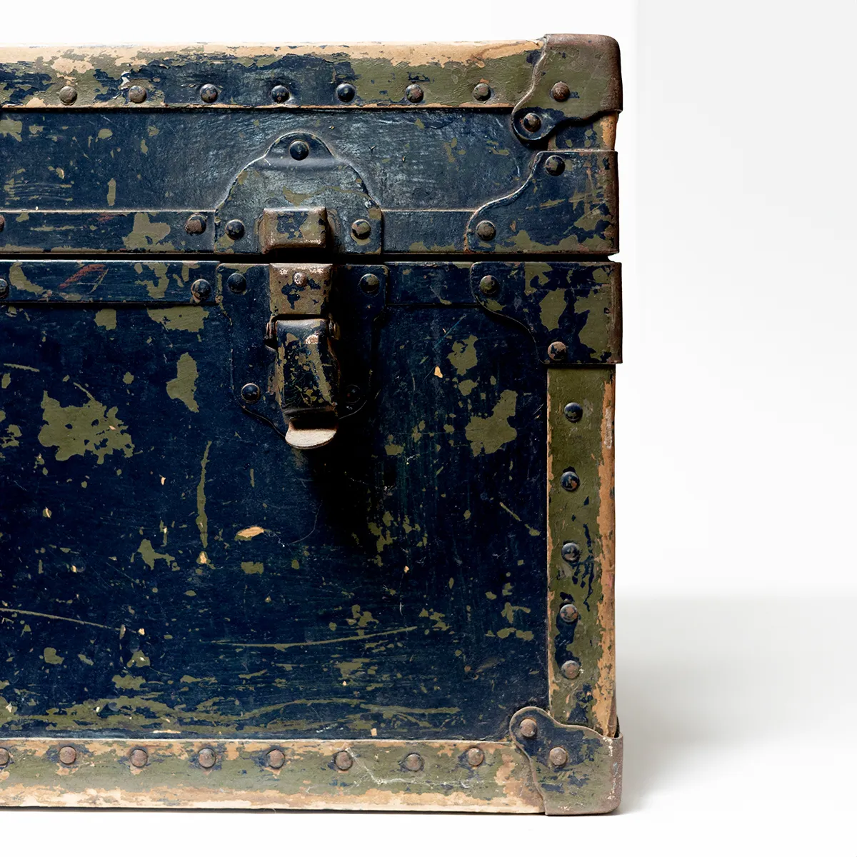 Vintage Military Style Trunk 