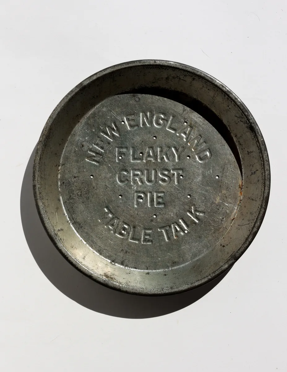 Vintage New England Table Talk Flaky Crust Pie Plate
