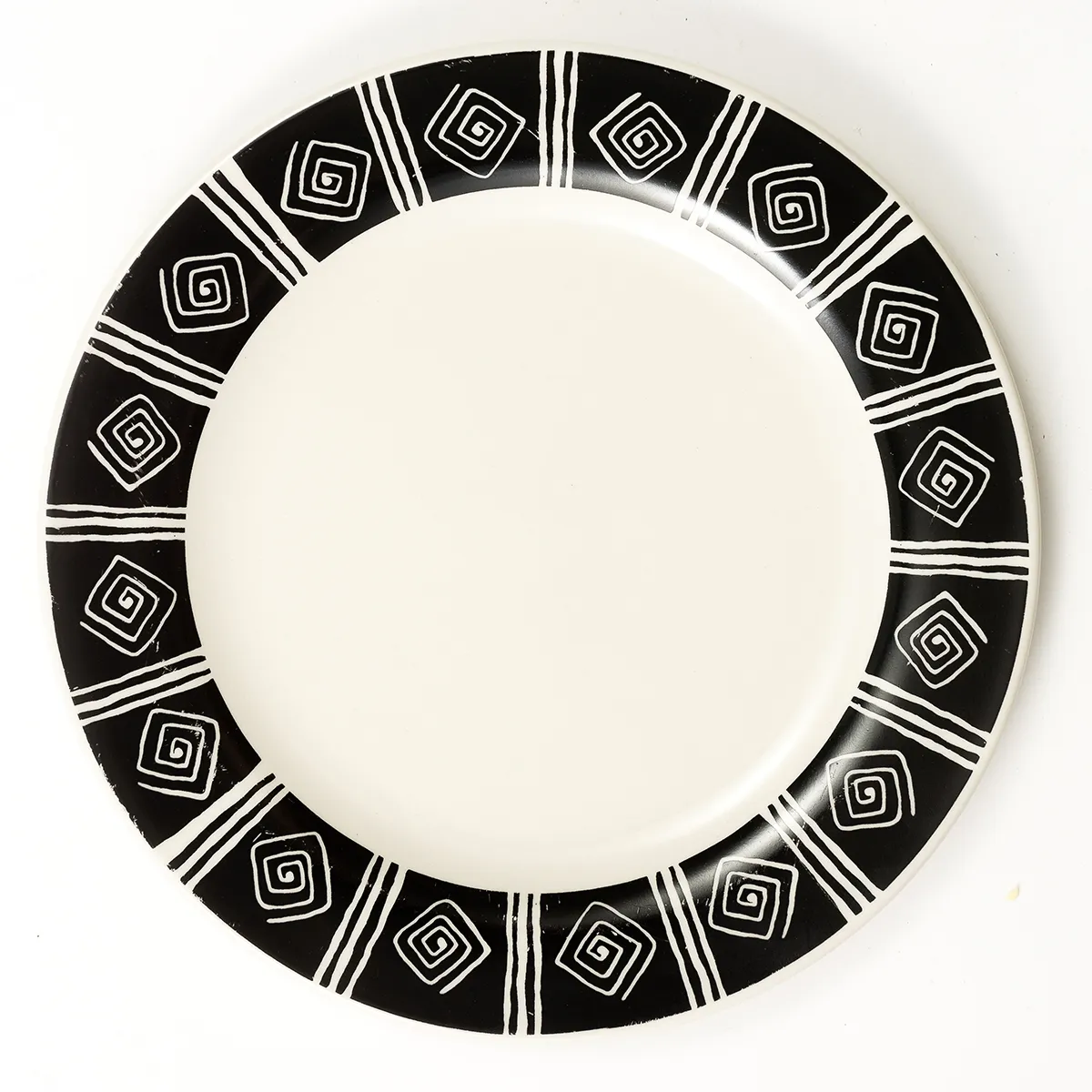Sakura Majesticware, Inca pattern swirls and lines, black and cream, dinner plate - 10.5"