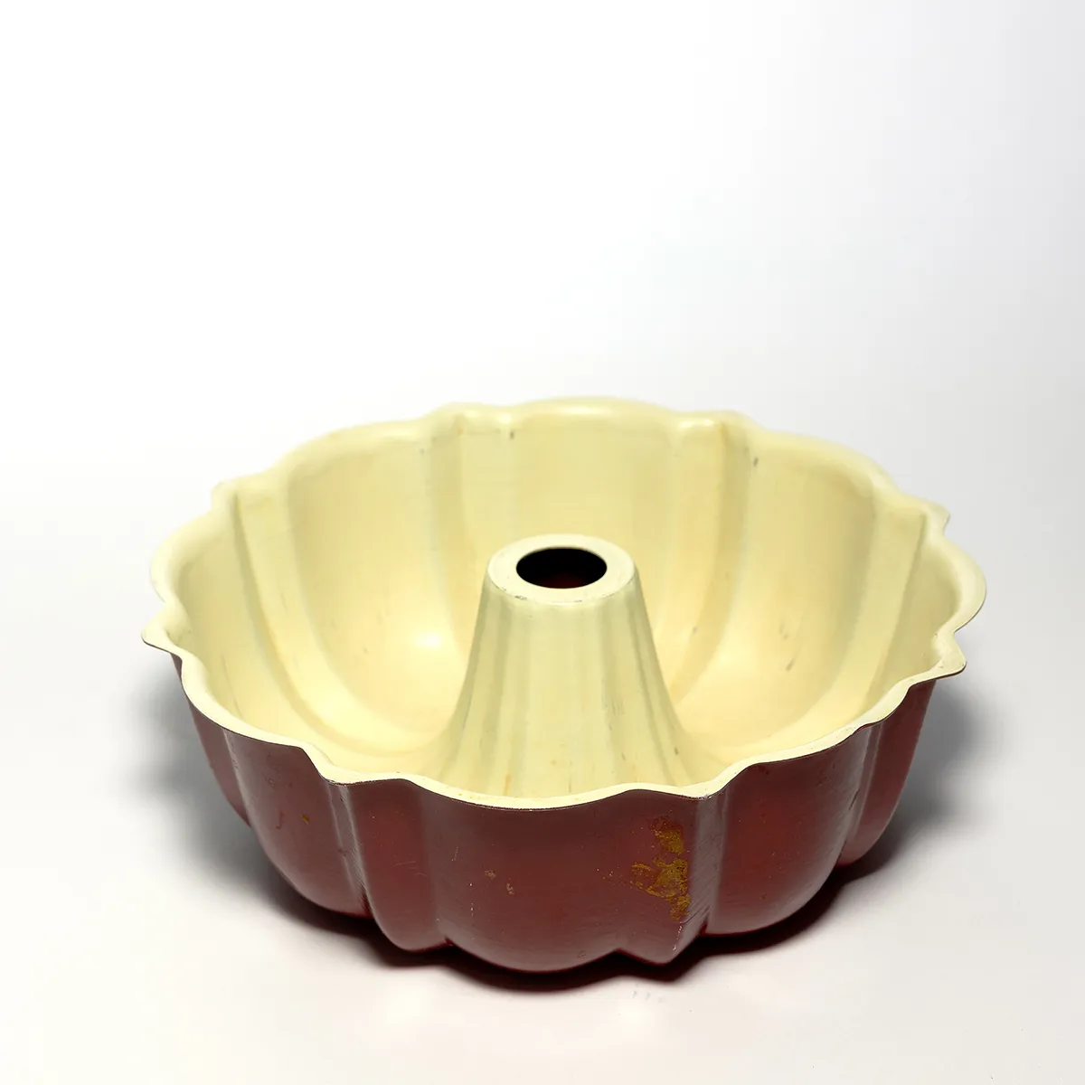 Cranberry Red Bundt Cake Pan, Cream interior, Vintage - 10.25" x 3.5"