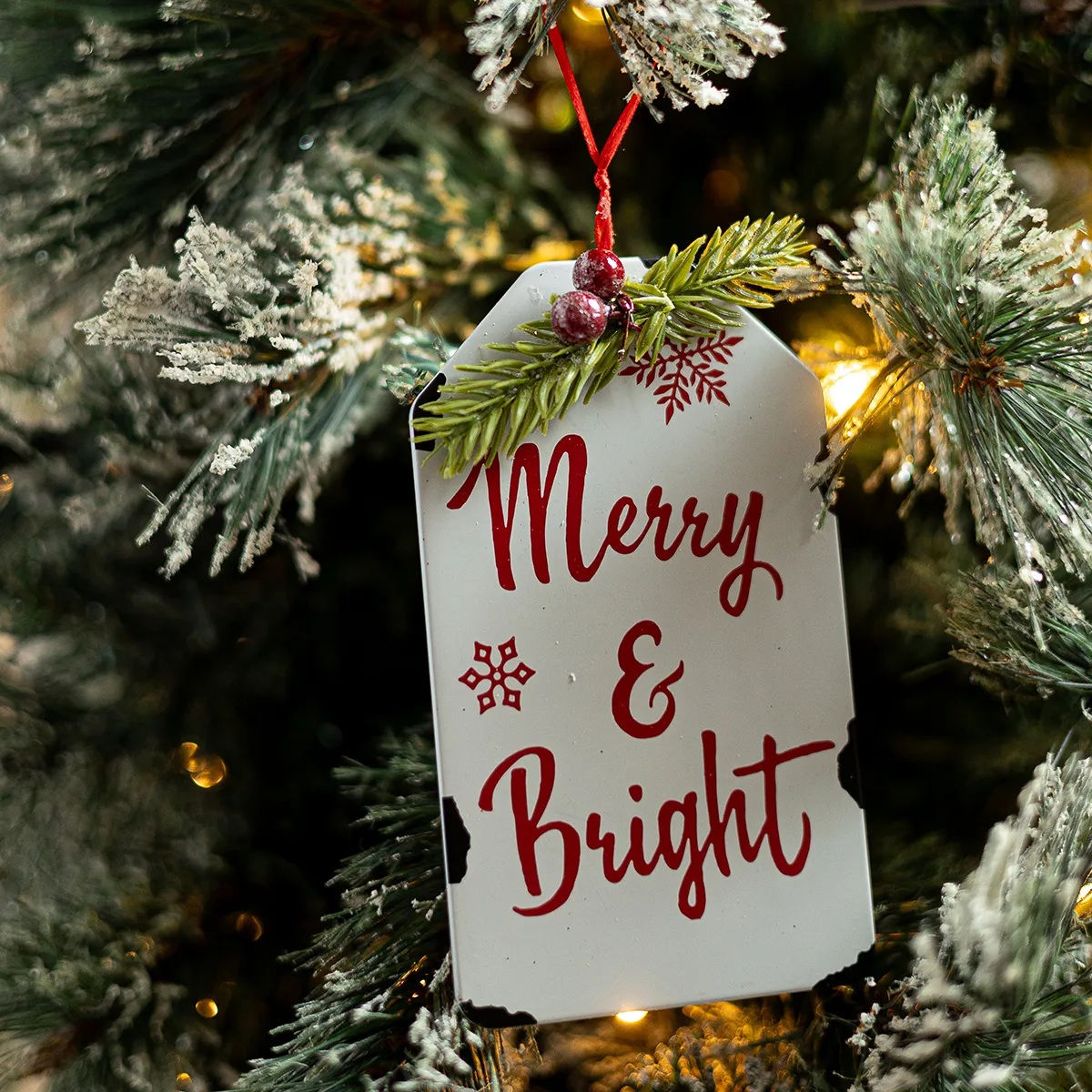White Metal Gift Tag Christmas Tree Ornament Red Letter "Merry and Bright"
