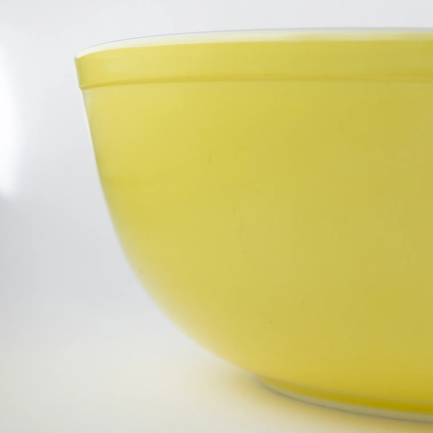 Kitchen Bakewarel: Large Round Yellow Pyrex Mixing Bowl - 10.5" x 10.5"