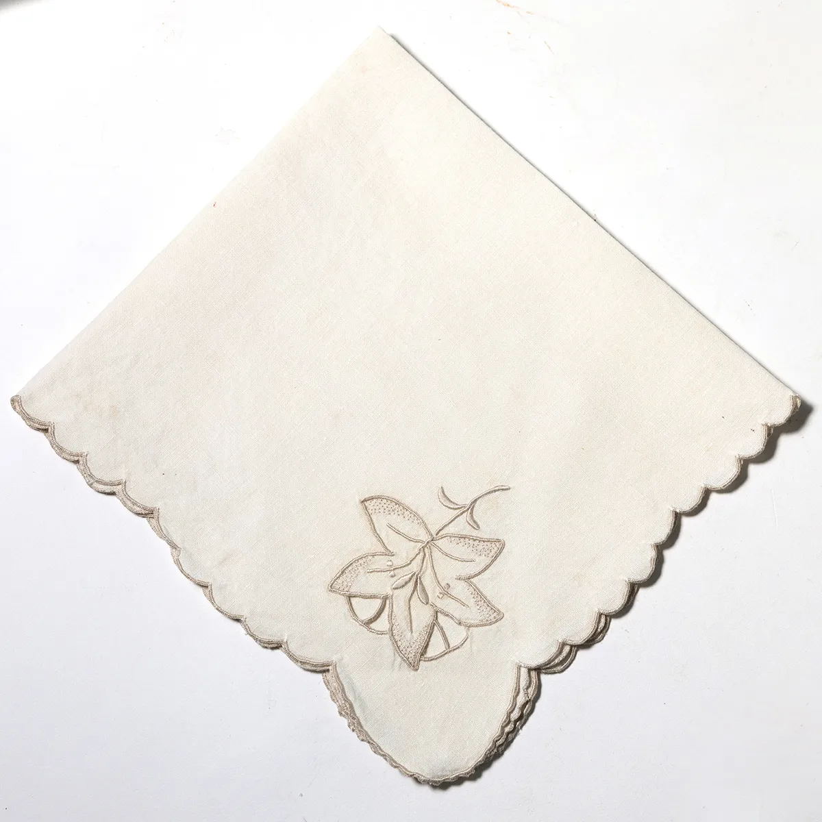 Vintage Pure Linen Embroidered Flower Napkins scalloped edge