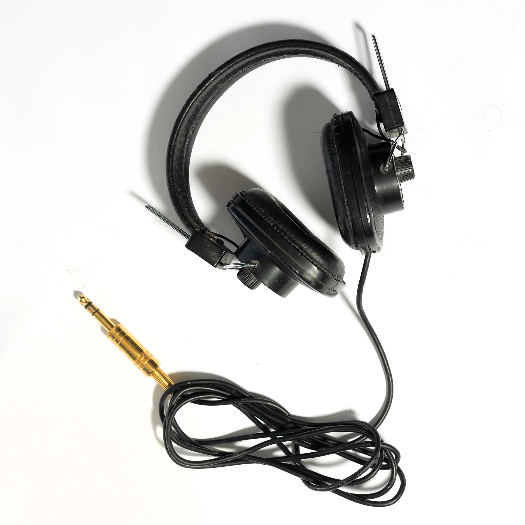 Stereo corded headphones Vintage black - 6" x 6" x 6.5' cord