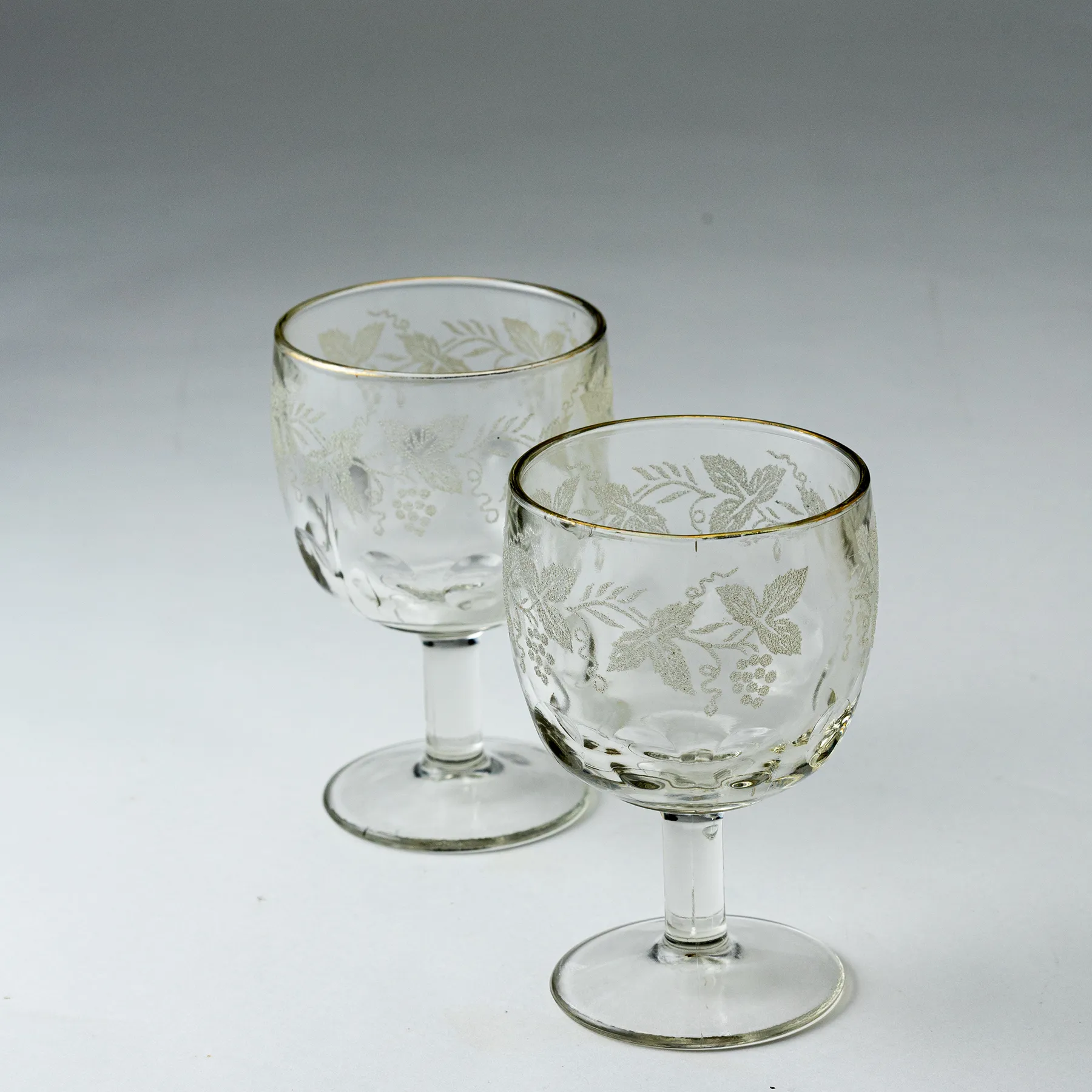 Vintage Barlett Collins Grapeleaf Thumbprint Glass Goblet - 6" x 3.25"