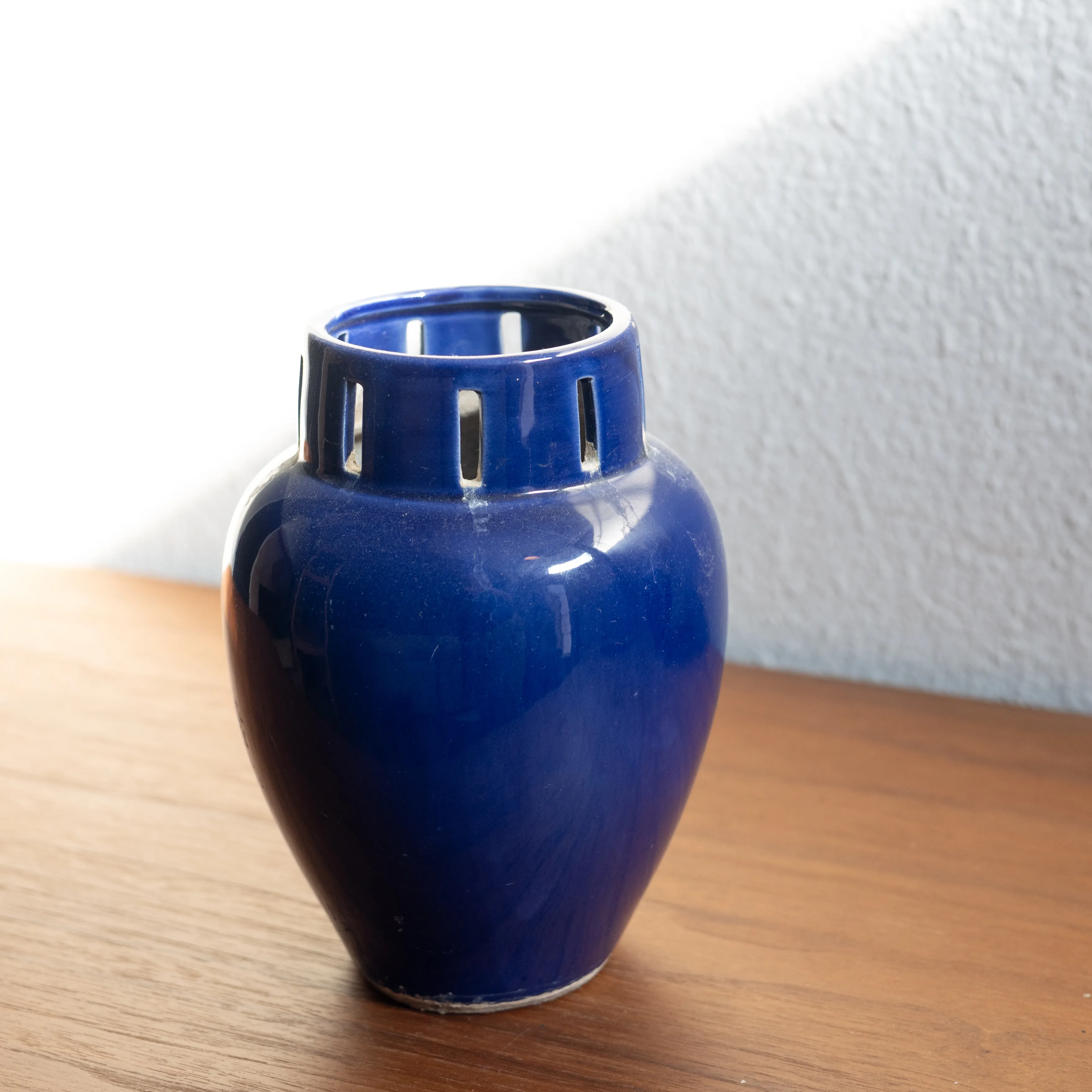 Set of 2 Royal Blue house plant pots that look like christmas Lights