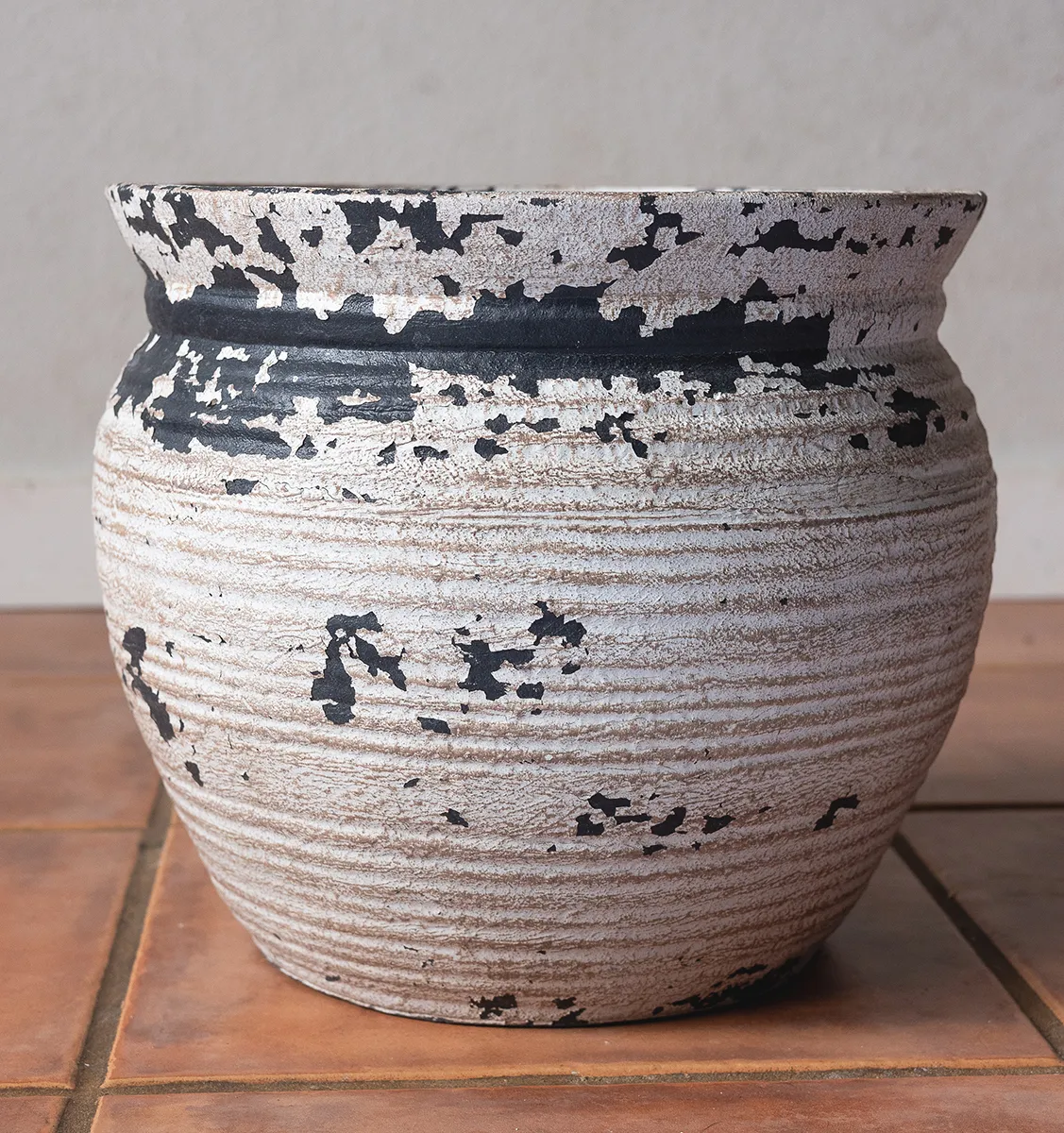 Sports and Outdoors Gardening: Large Weathered Plastic Flower Plant Pot Painted White with Patina - 12" x 13" 