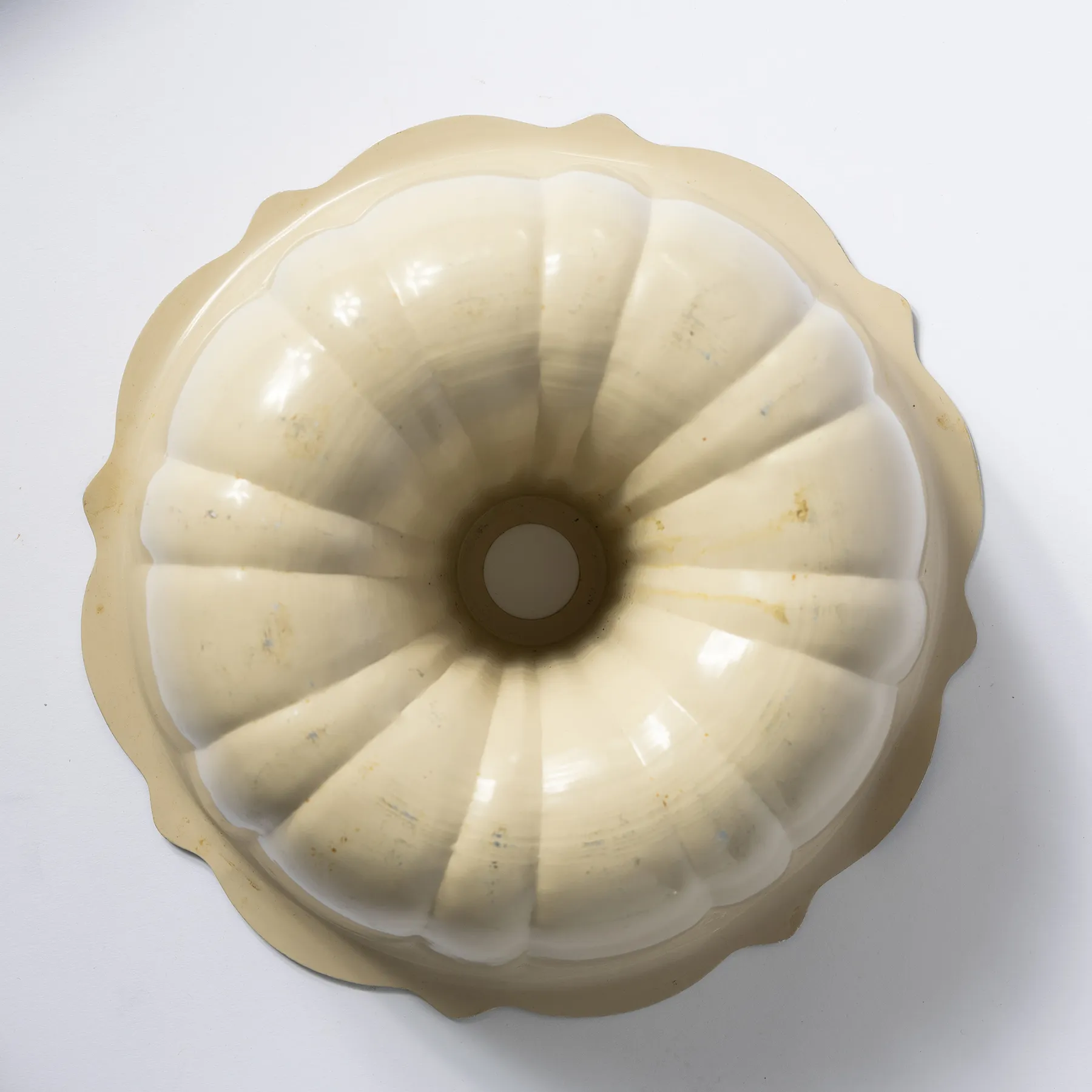 Bundt Cake Pan Jello Mold in Cream - 10.5" x 3.5" 