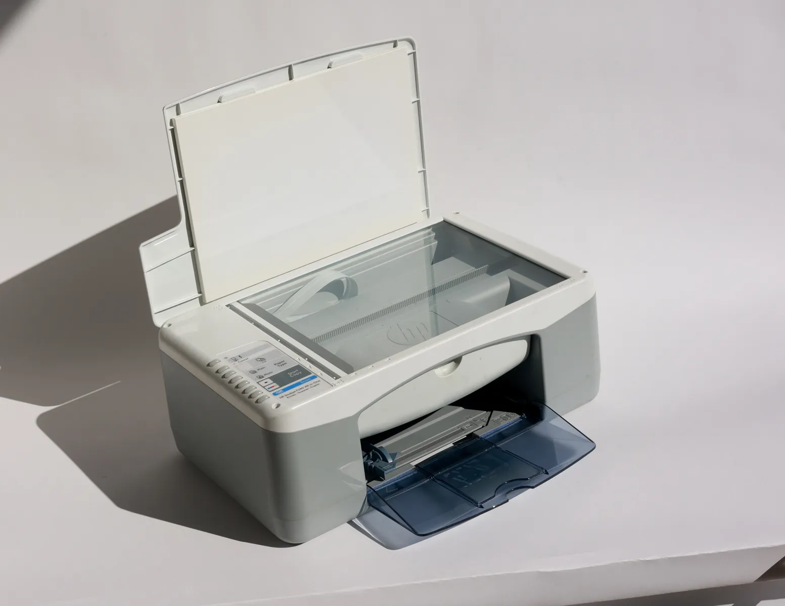 Vintage small white desk top printer. HP