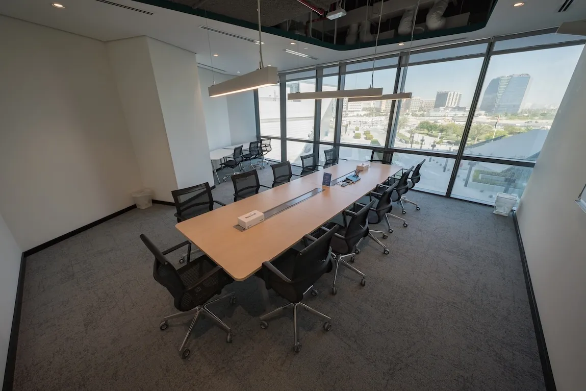 Large Meeting Room - 12 Pax