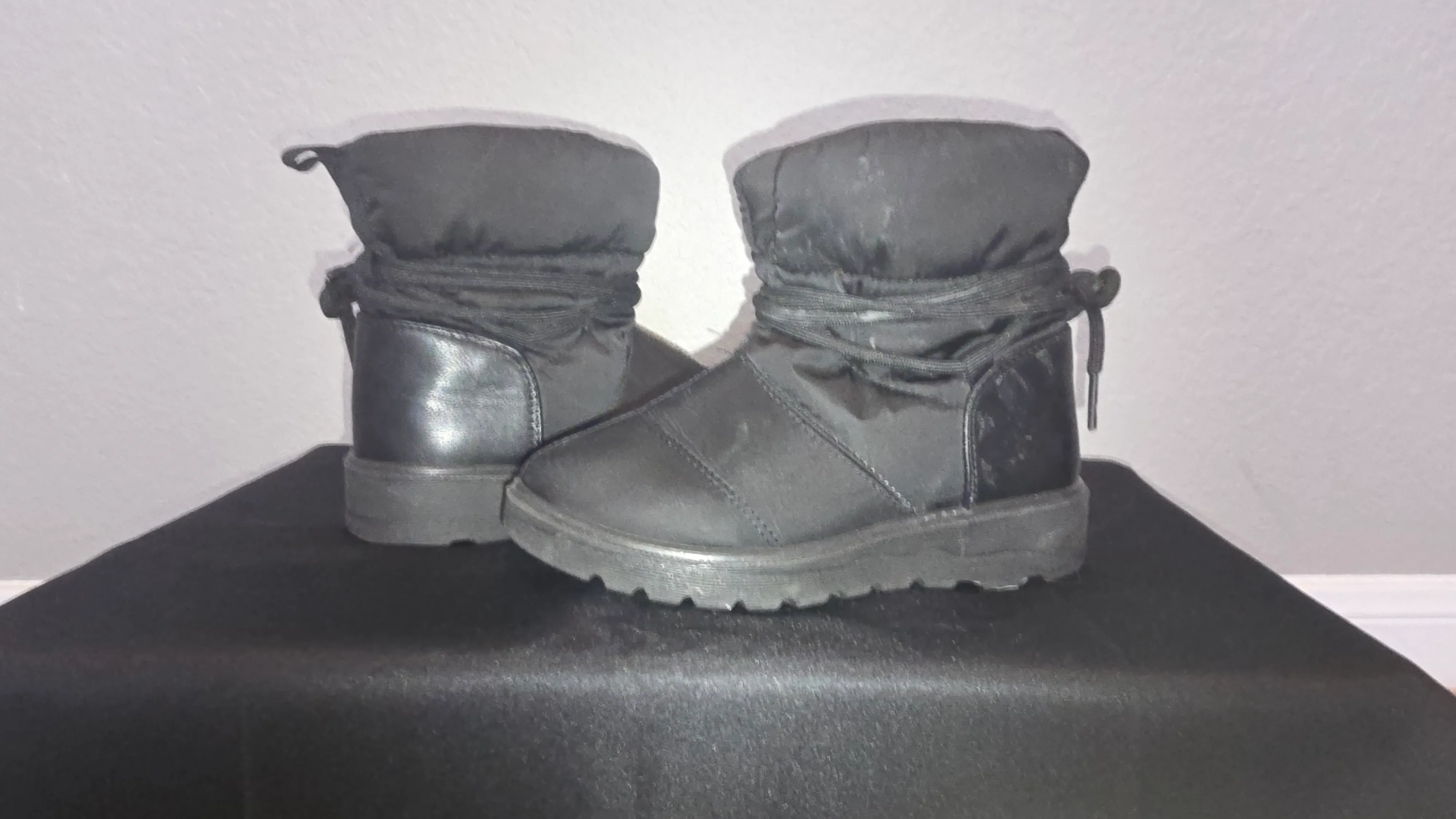Kids snow boots size 12