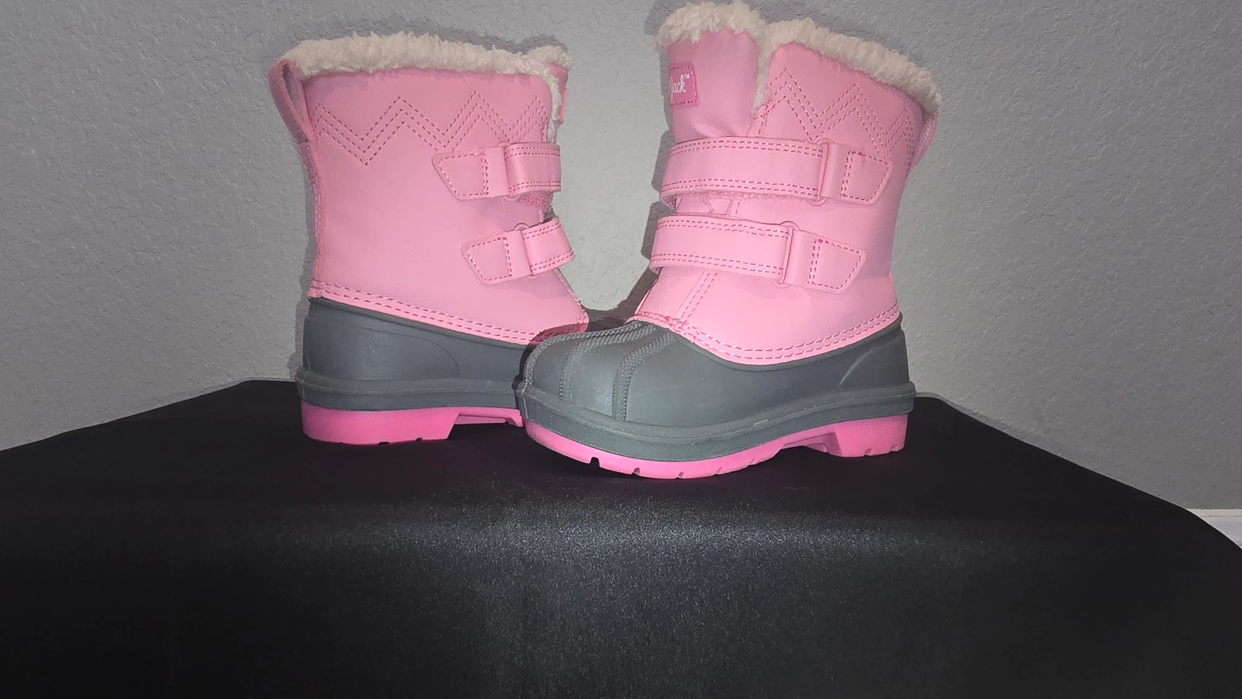 Infant Girls snow boots size 8