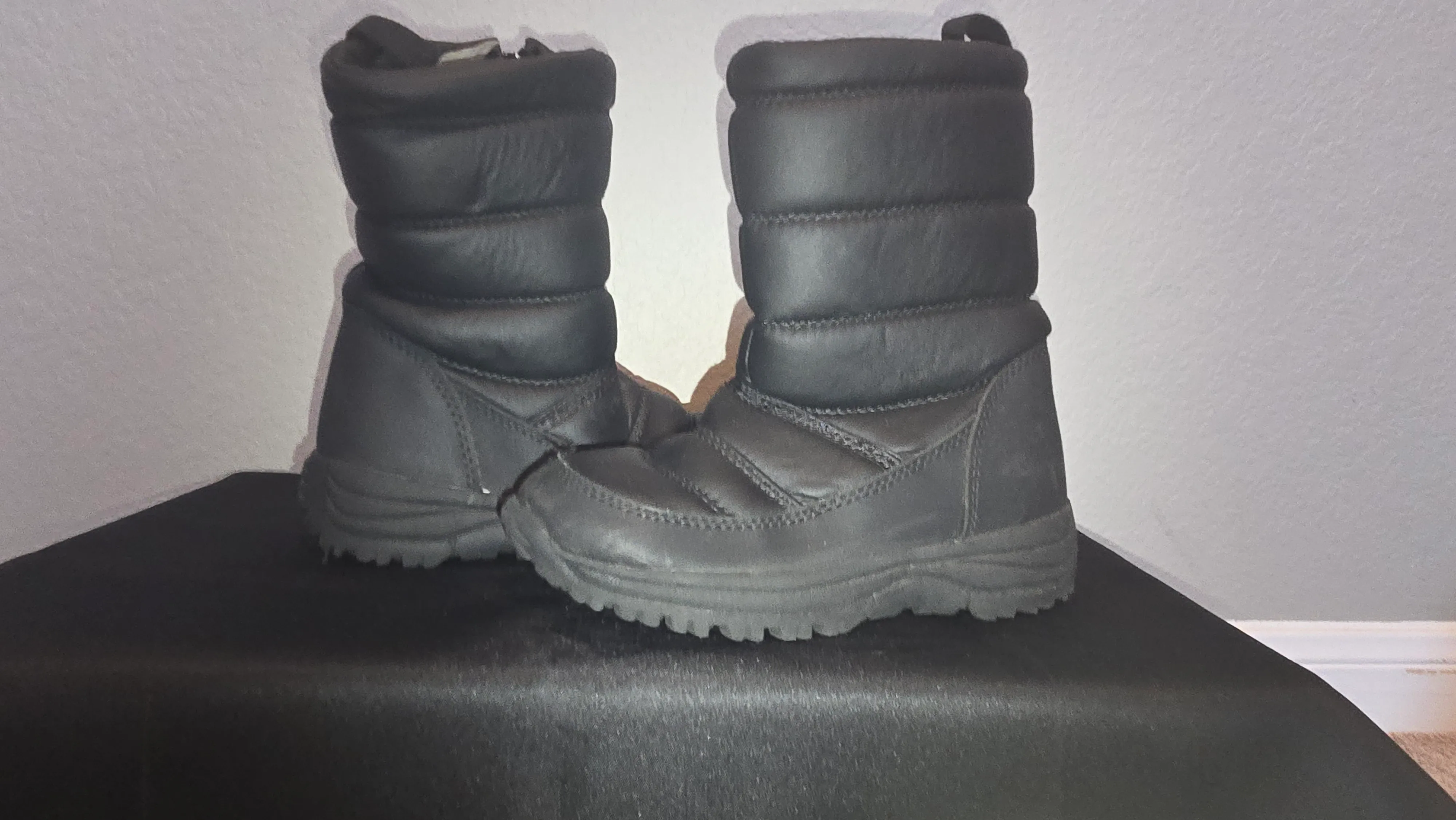 Youth Boys Snow Boots size 11