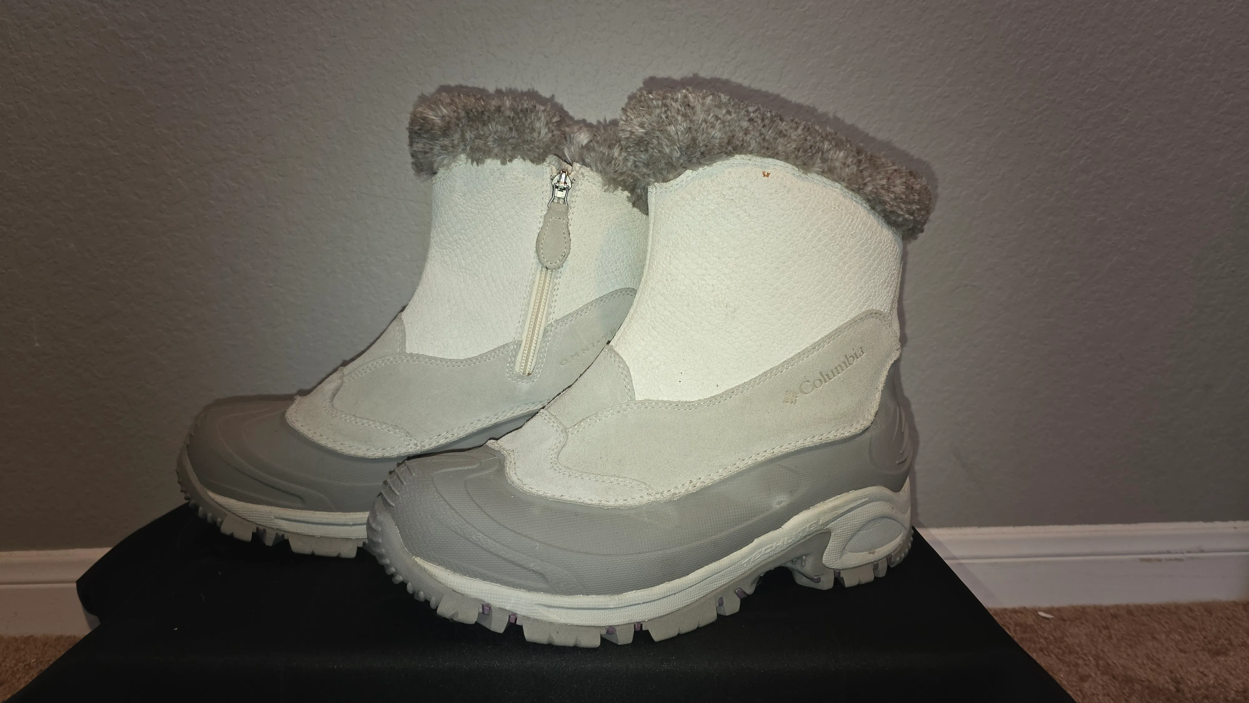 Women's Columbia Snow boots size 9