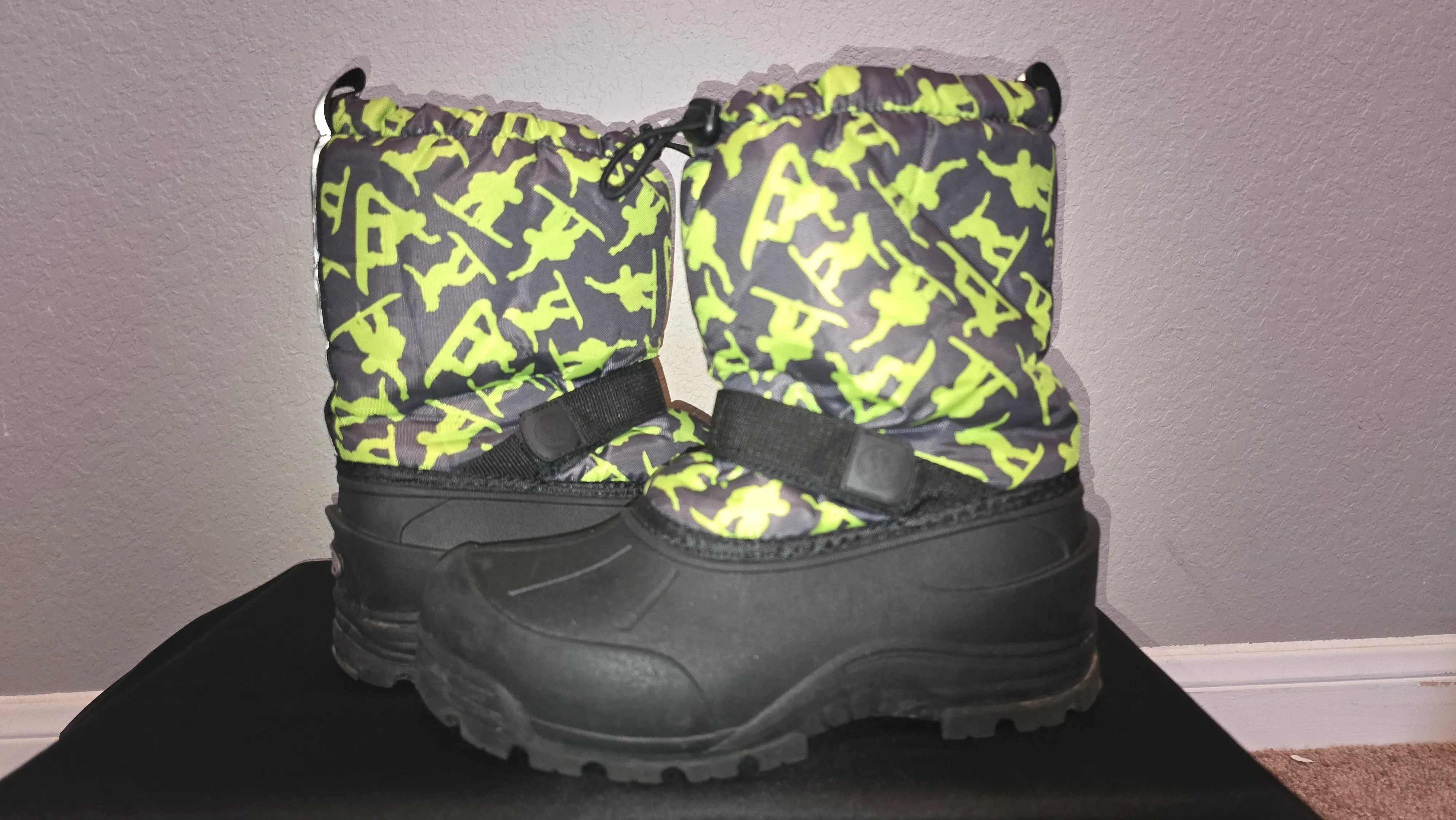 Boys Snow Boots size 5
