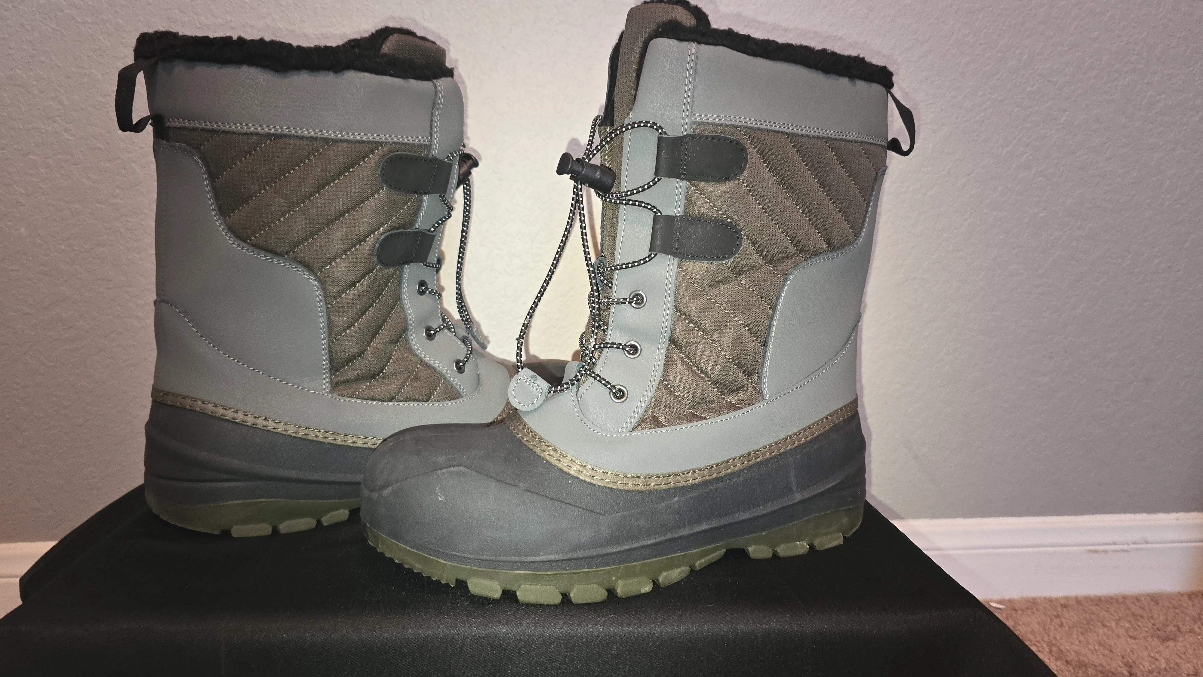 Boys Snow Boots size 6