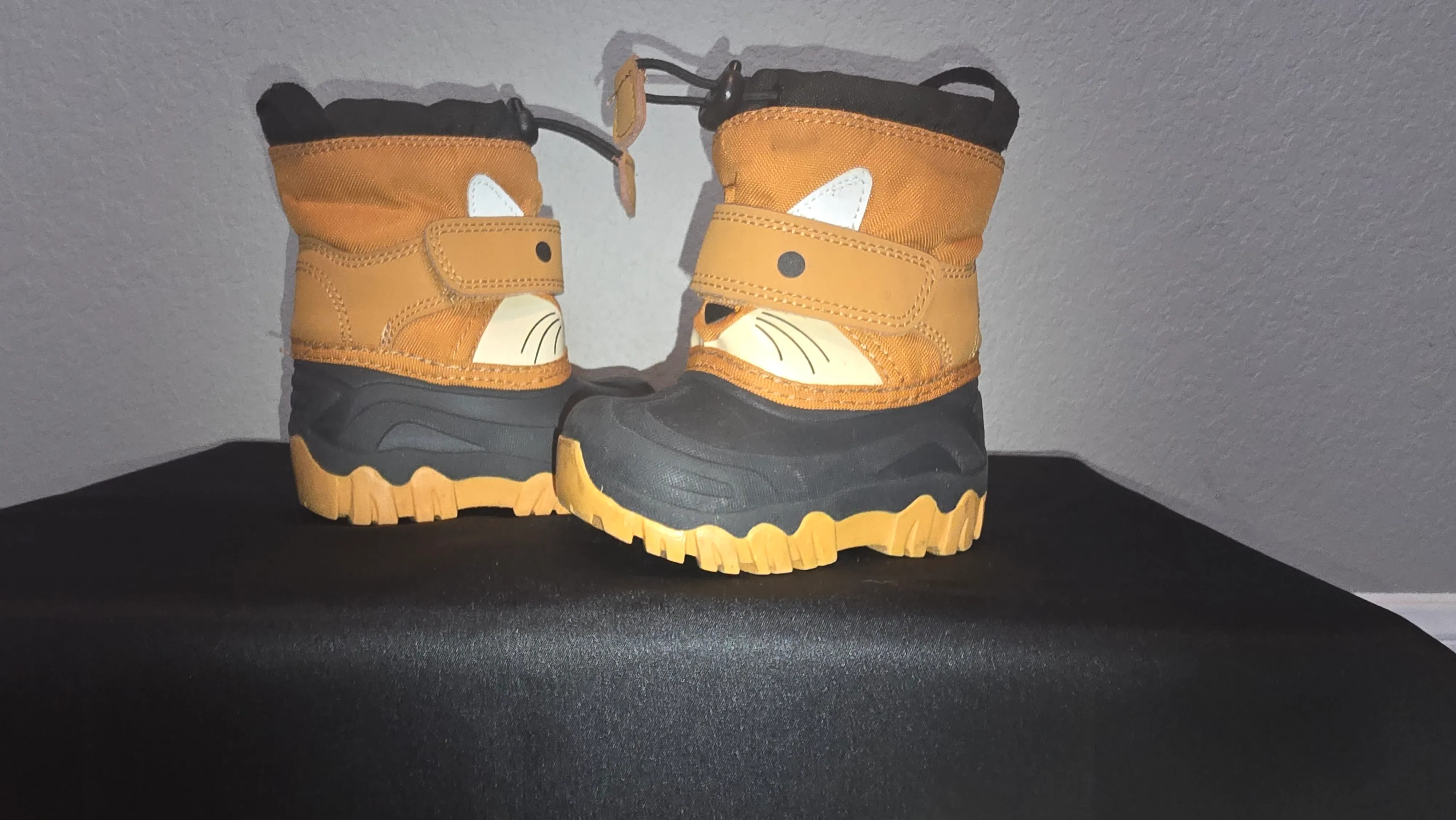 Infant boys snow boots size 4