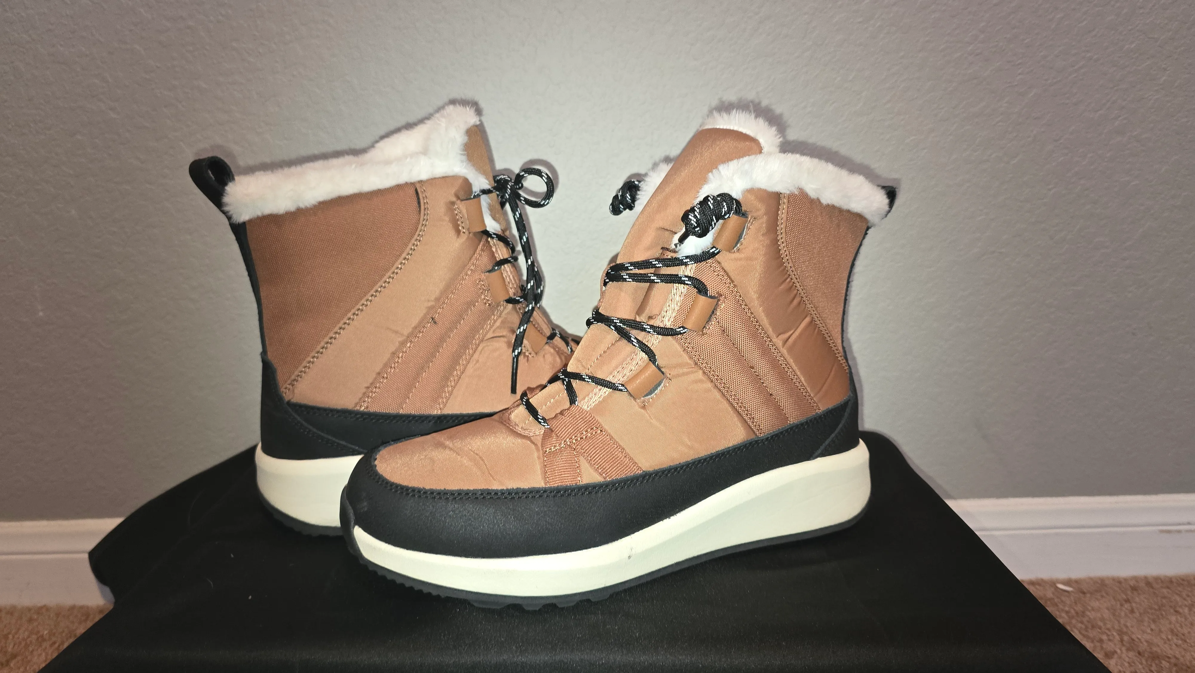 Womens snow boot size 9