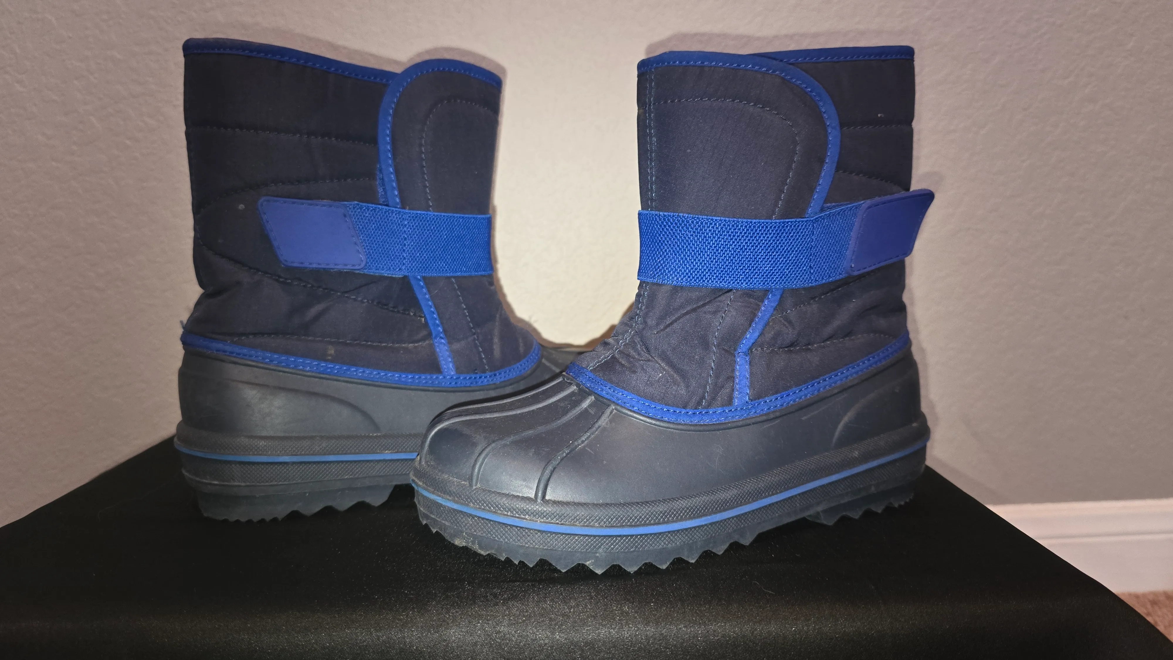 Boys Snow Boots size 2