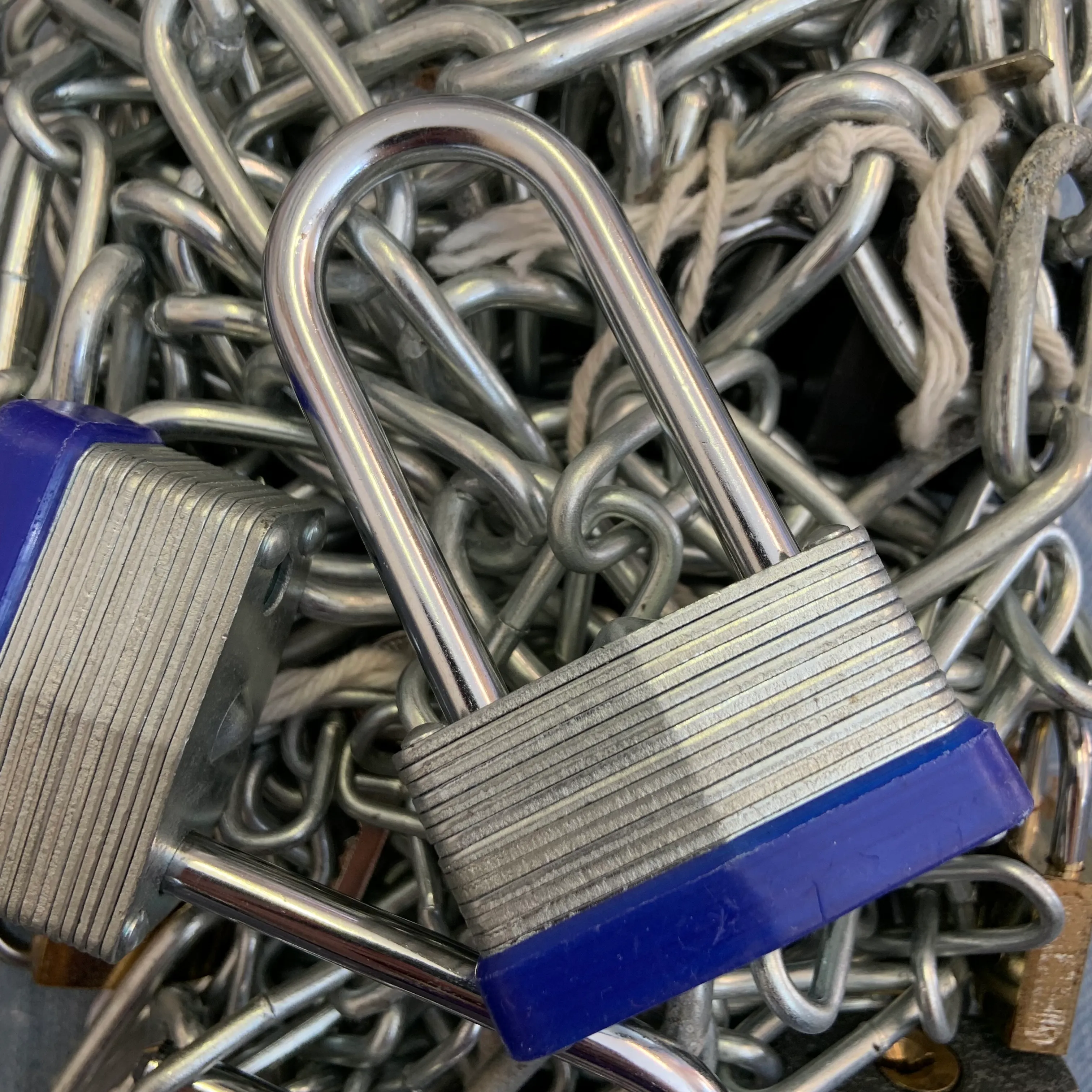 Padlocks: assorted with 2 chains