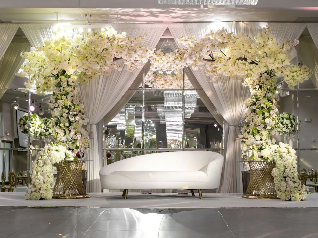 White Contemporary Loveseat