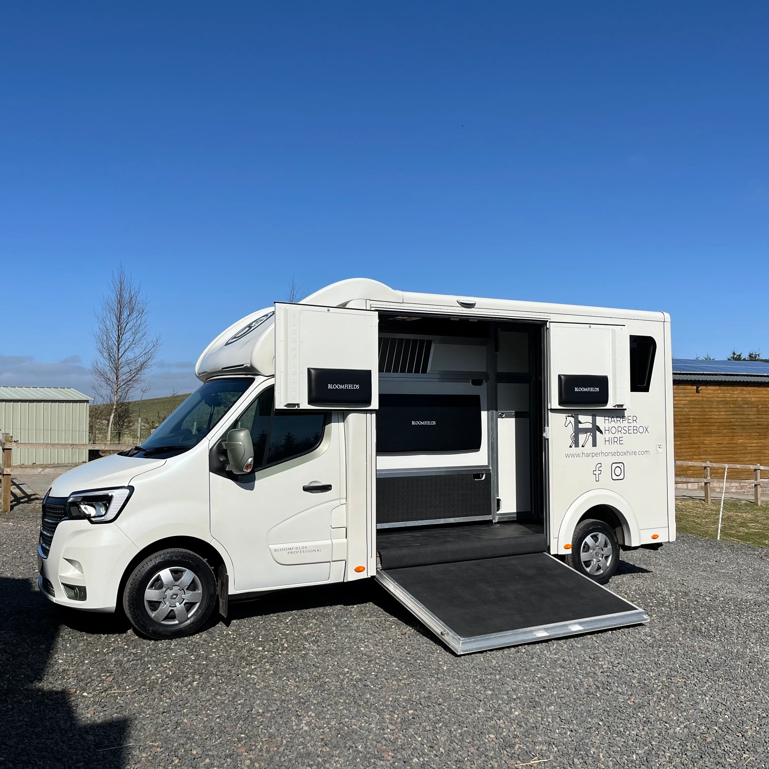 Hire of 3.5t Bloomfields Professional Horsebox