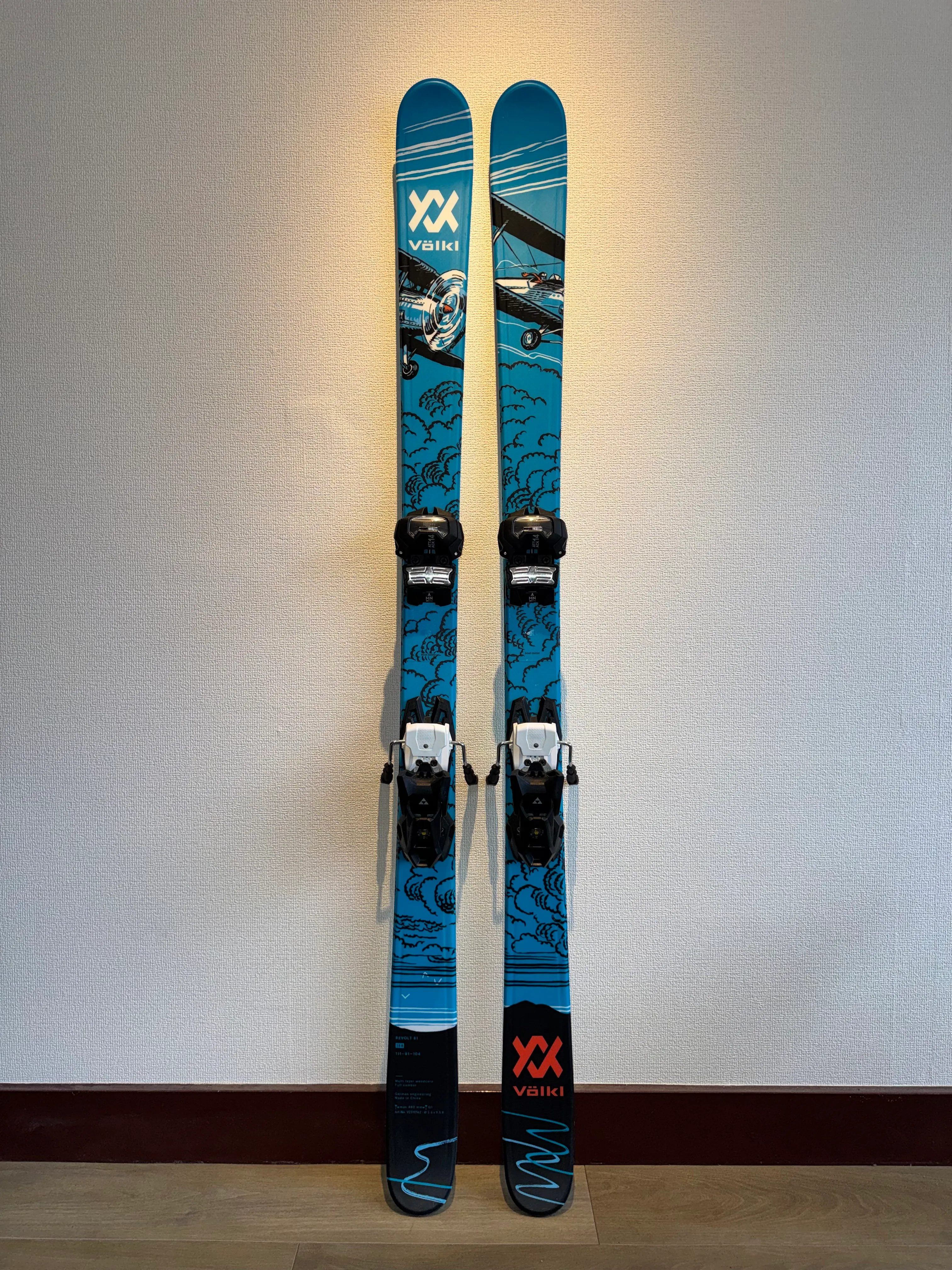 158 - Volkl Revolt 81 進階系列（板＋鞋＋雪杖）