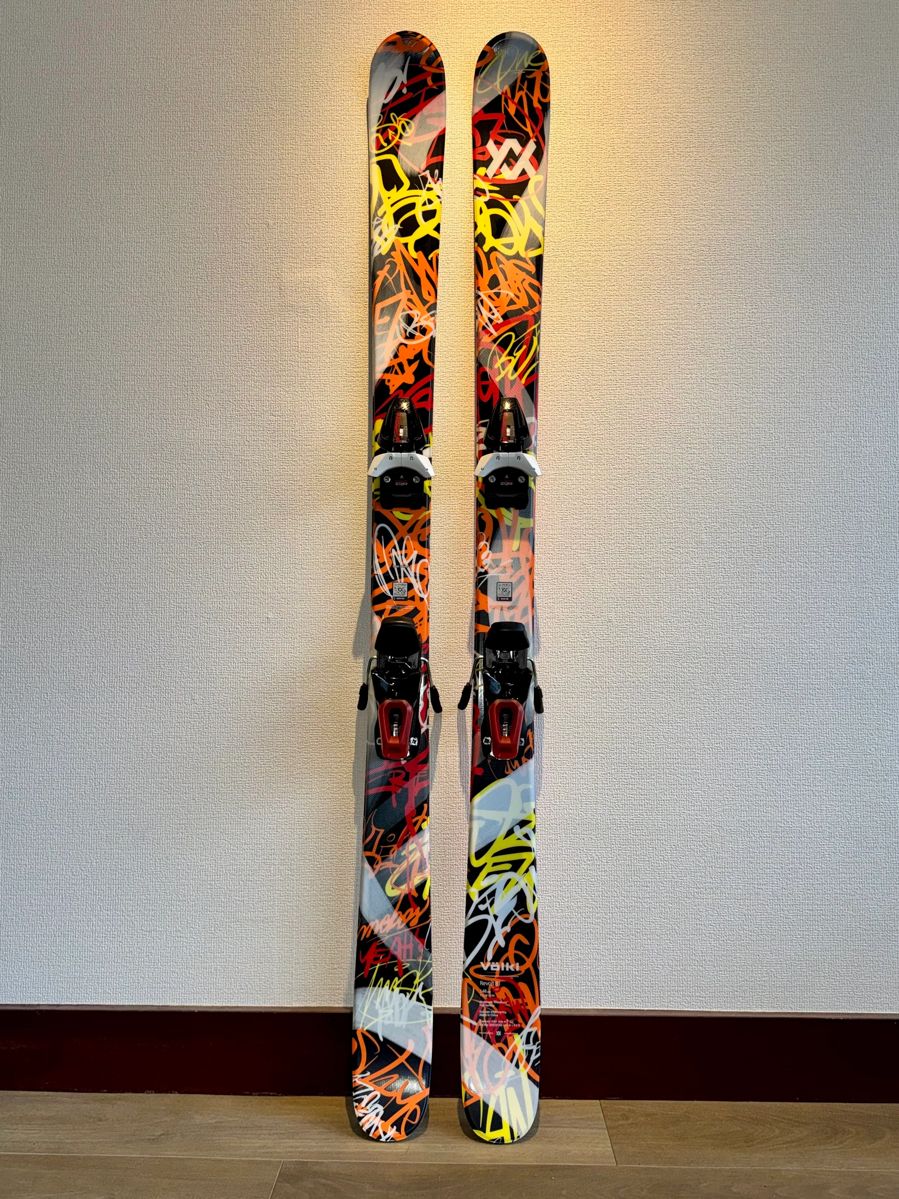 148 - Volkl Revolt 81 進階系列（板＋鞋＋雪杖）