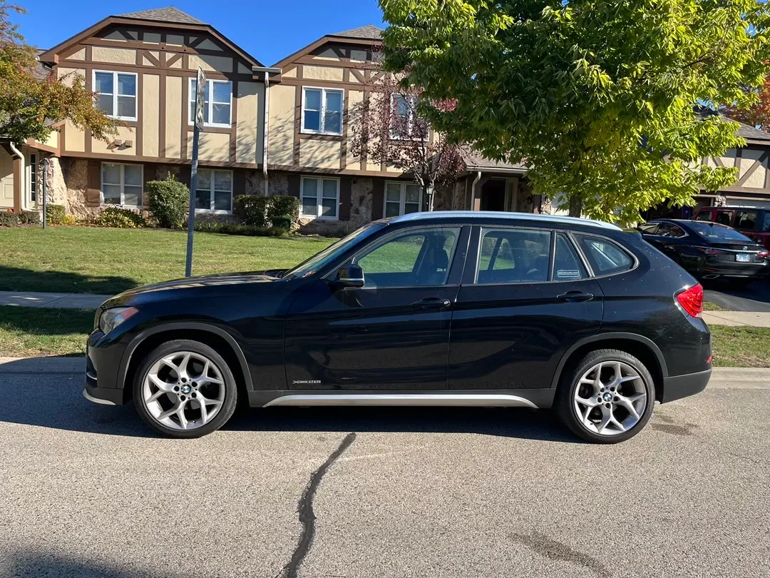 2015 BMW X1 (Plate: GJ96033; VIN#: WBAVL1C54FVY25400)