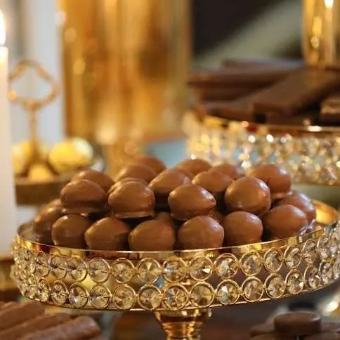 PIE DE TORTA  ORO CON STRASS   25 cm alt .12 cm (CS006)