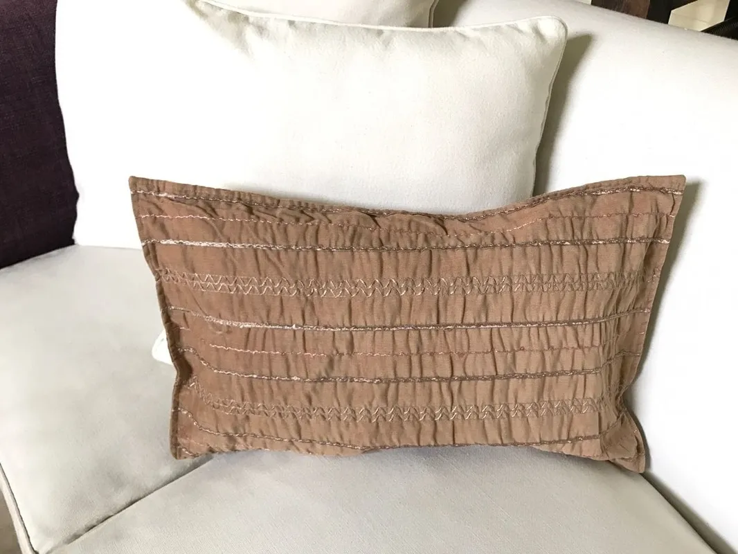 ALMOHADON CORDEROY MARRON BORDADO 50X 30 (CMB)