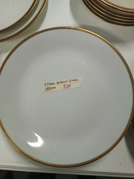 PLATO PLAYO VERBANO LISO BORDE ORO - 24 CM  "M9"